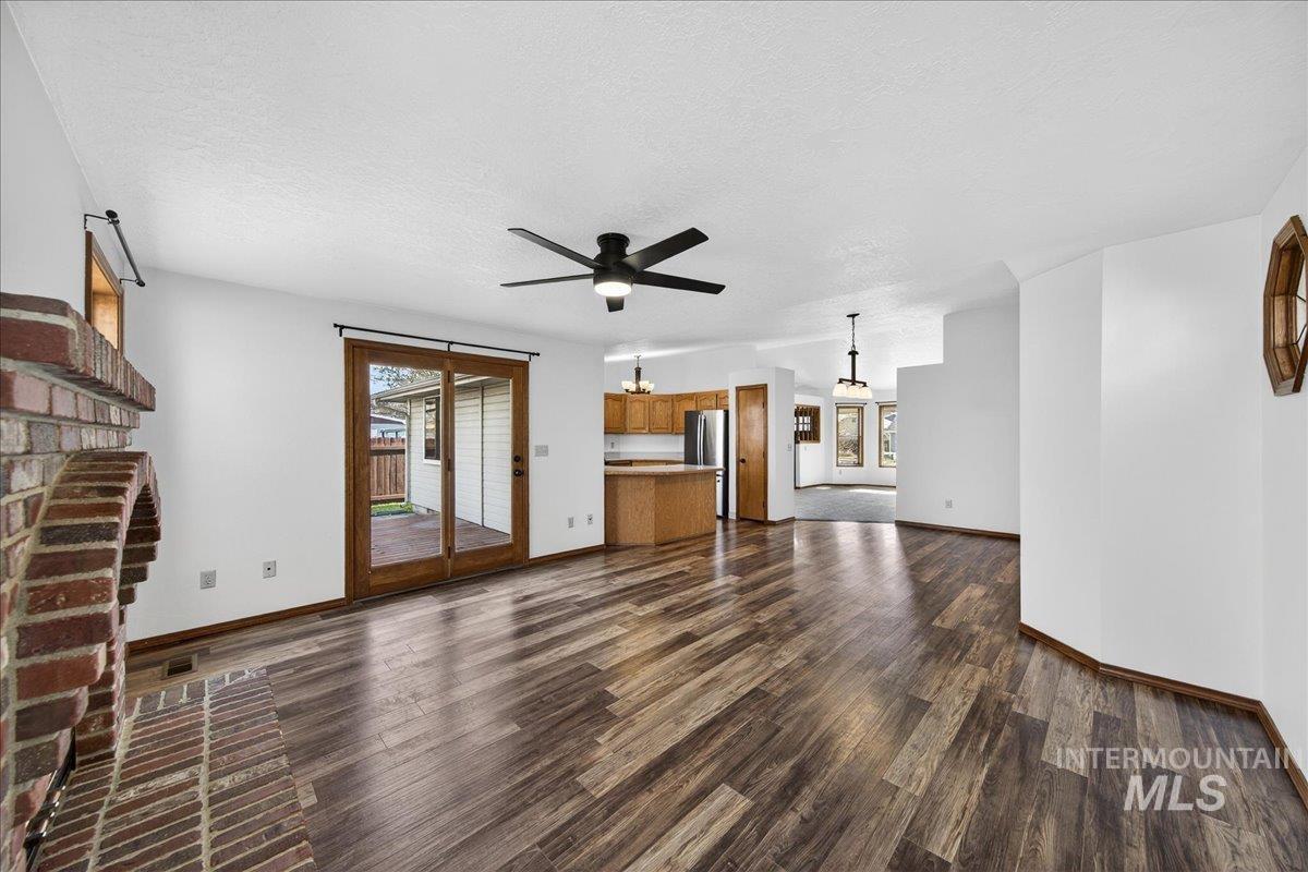 9698 W Linstock Ln, Boise, Idaho 83704, 3 Bedrooms, 2 Bathrooms, Residential For Sale, Price $430,000,MLS 98973862