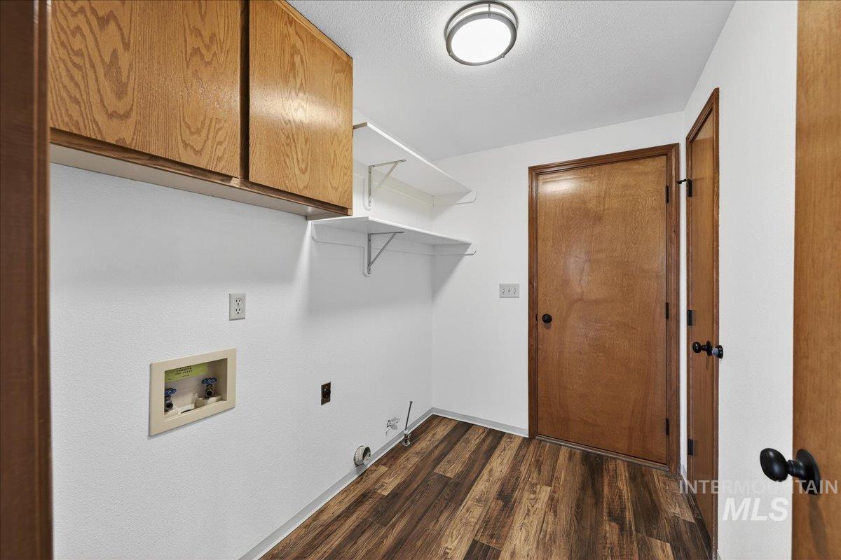 9698 W Linstock Ln, Boise, Idaho 83704, 3 Bedrooms, 2 Bathrooms, Residential For Sale, Price $430,000,MLS 98973862