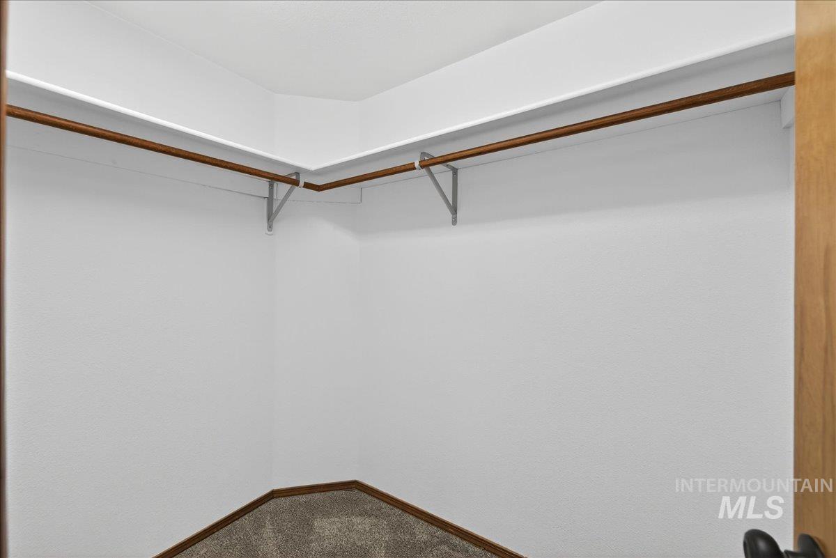 9698 W Linstock Ln, Boise, Idaho 83704, 3 Bedrooms, 2 Bathrooms, Residential For Sale, Price $430,000,MLS 98973862