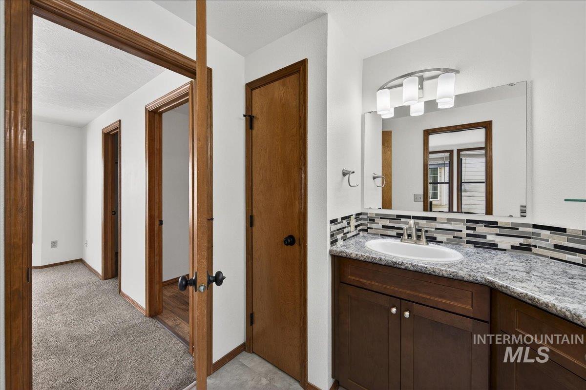 9698 W Linstock Ln, Boise, Idaho 83704, 3 Bedrooms, 2 Bathrooms, Residential For Sale, Price $430,000,MLS 98973862