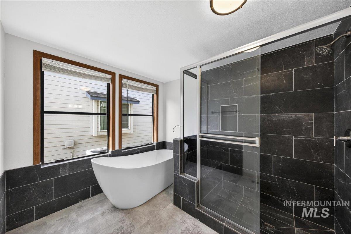 9698 W Linstock Ln, Boise, Idaho 83704, 3 Bedrooms, 2 Bathrooms, Residential For Sale, Price $430,000,MLS 98973862