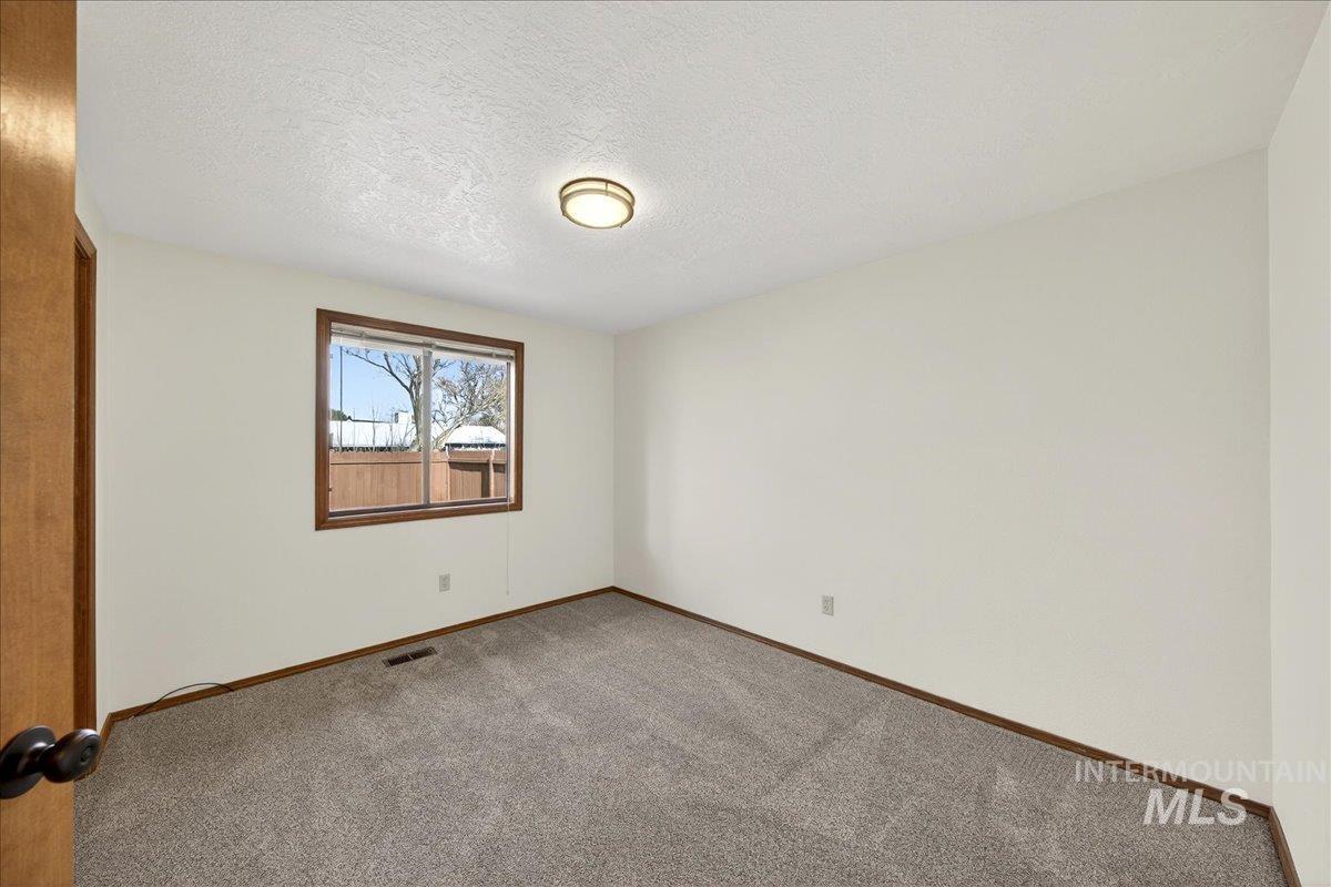 9698 W Linstock Ln, Boise, Idaho 83704, 3 Bedrooms, 2 Bathrooms, Residential For Sale, Price $430,000,MLS 98973862