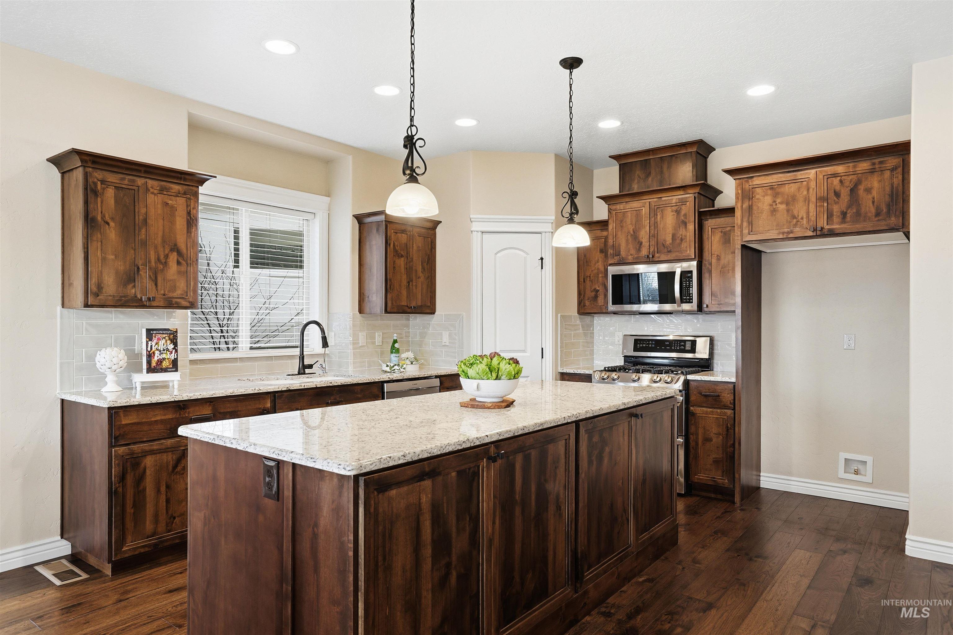 1175 N Champions Pl, Eagle, Idaho 83616, 4 Bedrooms, 2.5 Bathrooms, Residential For Sale, Price $999,900,MLS 98973864