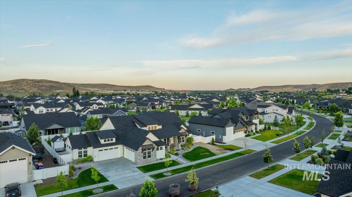 8101 W Mirror Pond Dr, Boise, Idaho 83714, 4 Bedrooms, 3.5 Bathrooms, Residential For Sale, Price $1,379,000,MLS 98973867