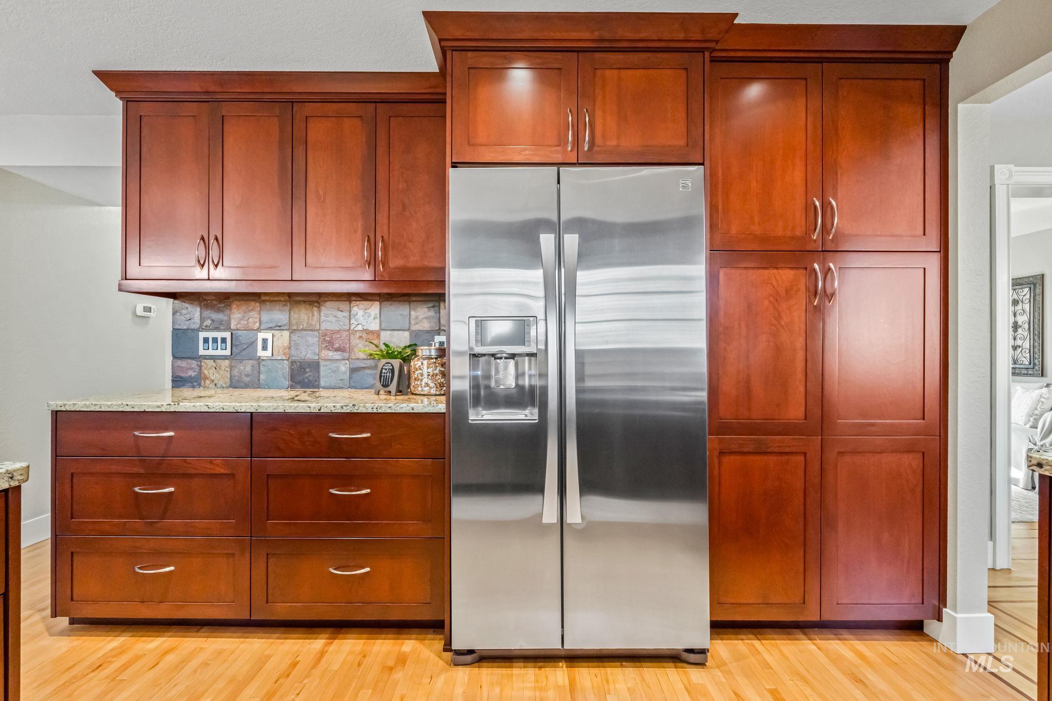 10470 Shadybrook Dr, Boise, Idaho 83704, 4 Bedrooms, 2.5 Bathrooms, Residential For Sale, Price $565,000,MLS 98973868