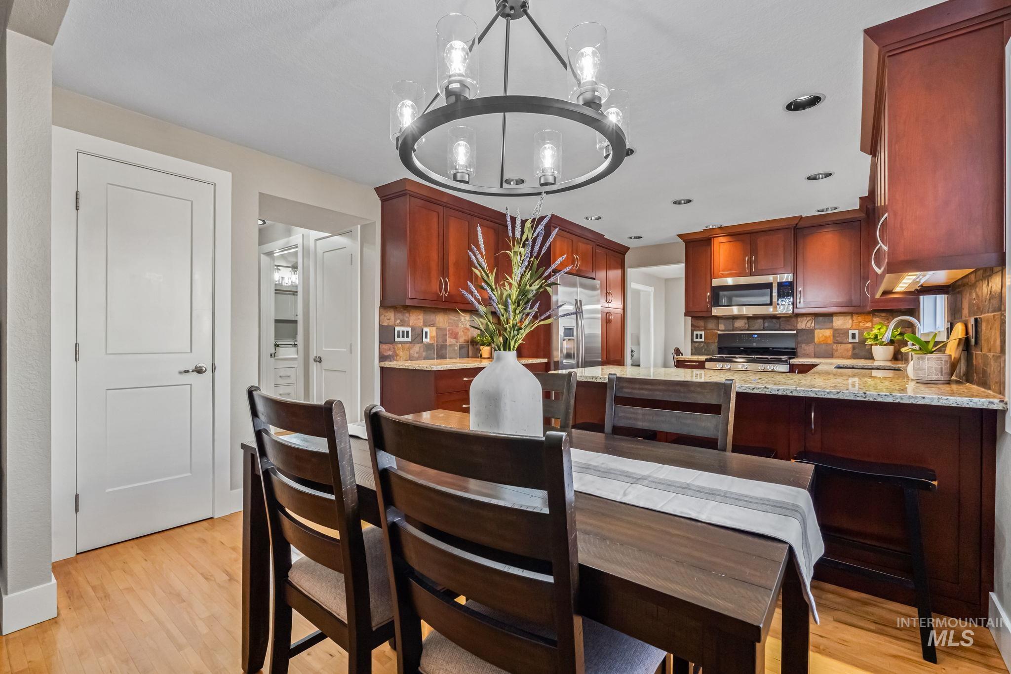 10470 Shadybrook Dr, Boise, Idaho 83704, 4 Bedrooms, 2.5 Bathrooms, Residential For Sale, Price $565,000,MLS 98973868