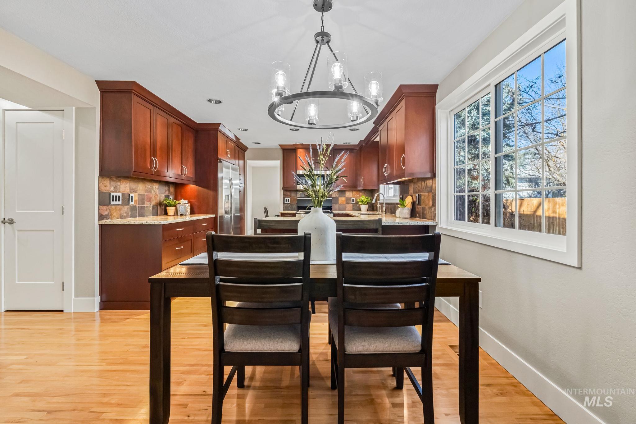 10470 Shadybrook Dr, Boise, Idaho 83704, 4 Bedrooms, 2.5 Bathrooms, Residential For Sale, Price $565,000,MLS 98973868