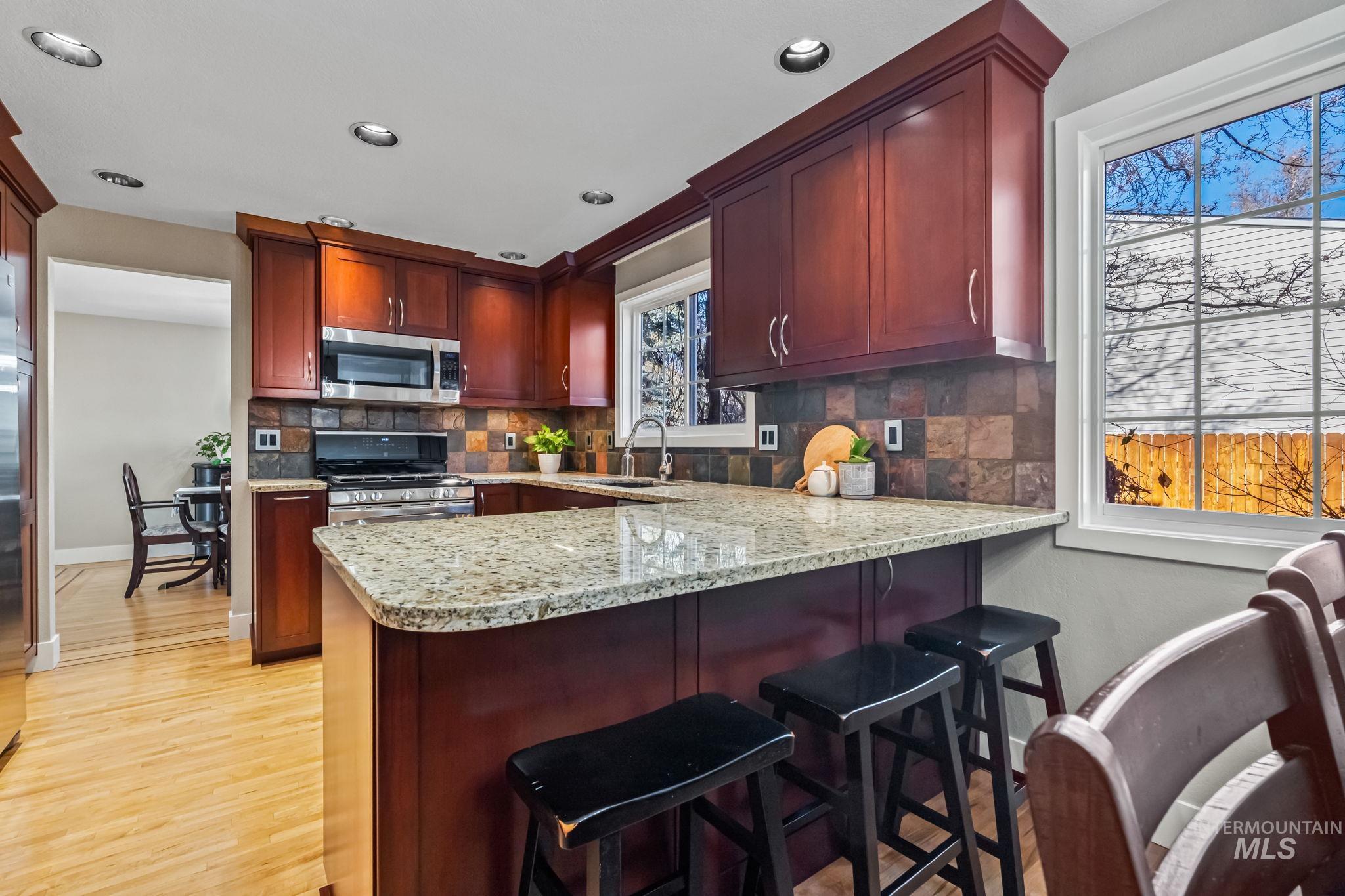 10470 Shadybrook Dr, Boise, Idaho 83704, 4 Bedrooms, 2.5 Bathrooms, Residential For Sale, Price $565,000,MLS 98973868