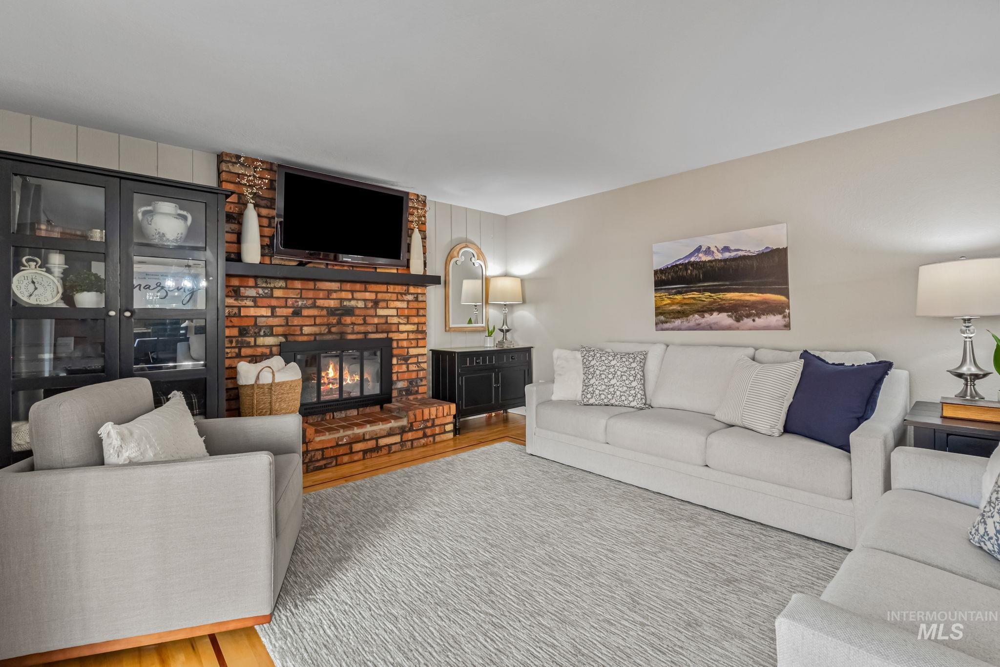 10470 Shadybrook Dr, Boise, Idaho 83704, 4 Bedrooms, 2.5 Bathrooms, Residential For Sale, Price $565,000,MLS 98973868