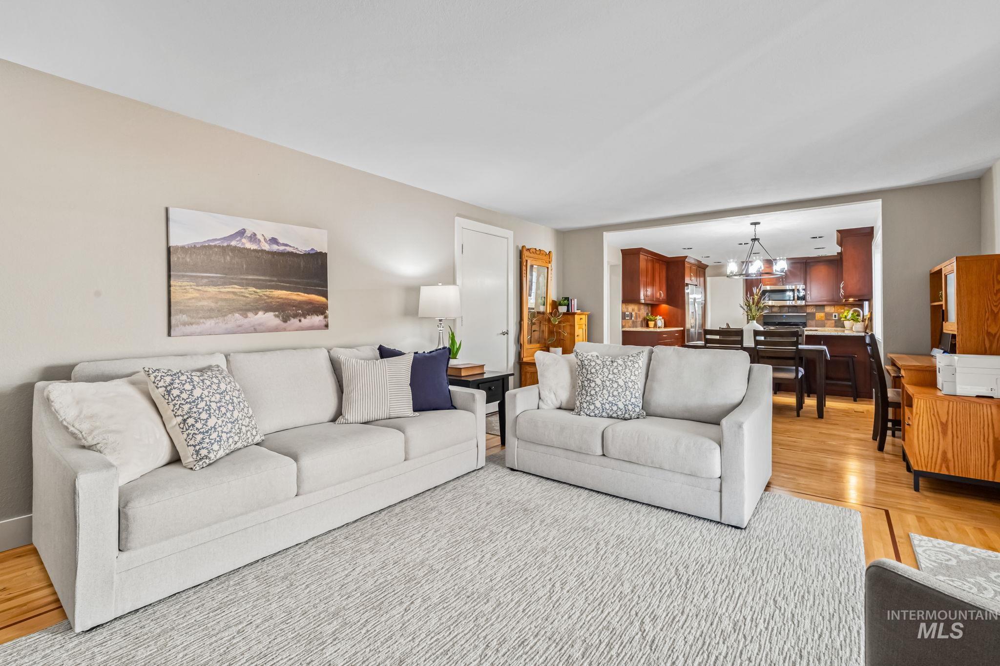 10470 Shadybrook Dr, Boise, Idaho 83704, 4 Bedrooms, 2.5 Bathrooms, Residential For Sale, Price $565,000,MLS 98973868