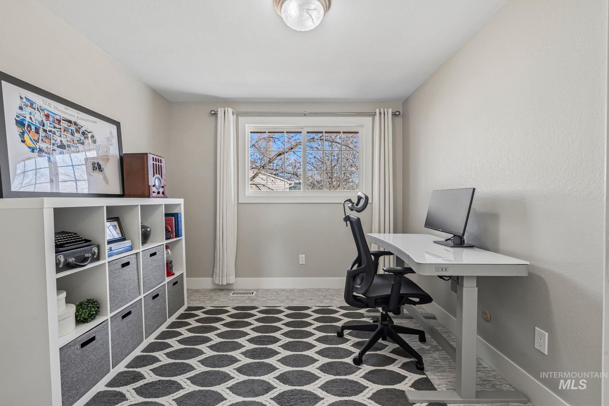 10470 Shadybrook Dr, Boise, Idaho 83704, 4 Bedrooms, 2.5 Bathrooms, Residential For Sale, Price $565,000,MLS 98973868