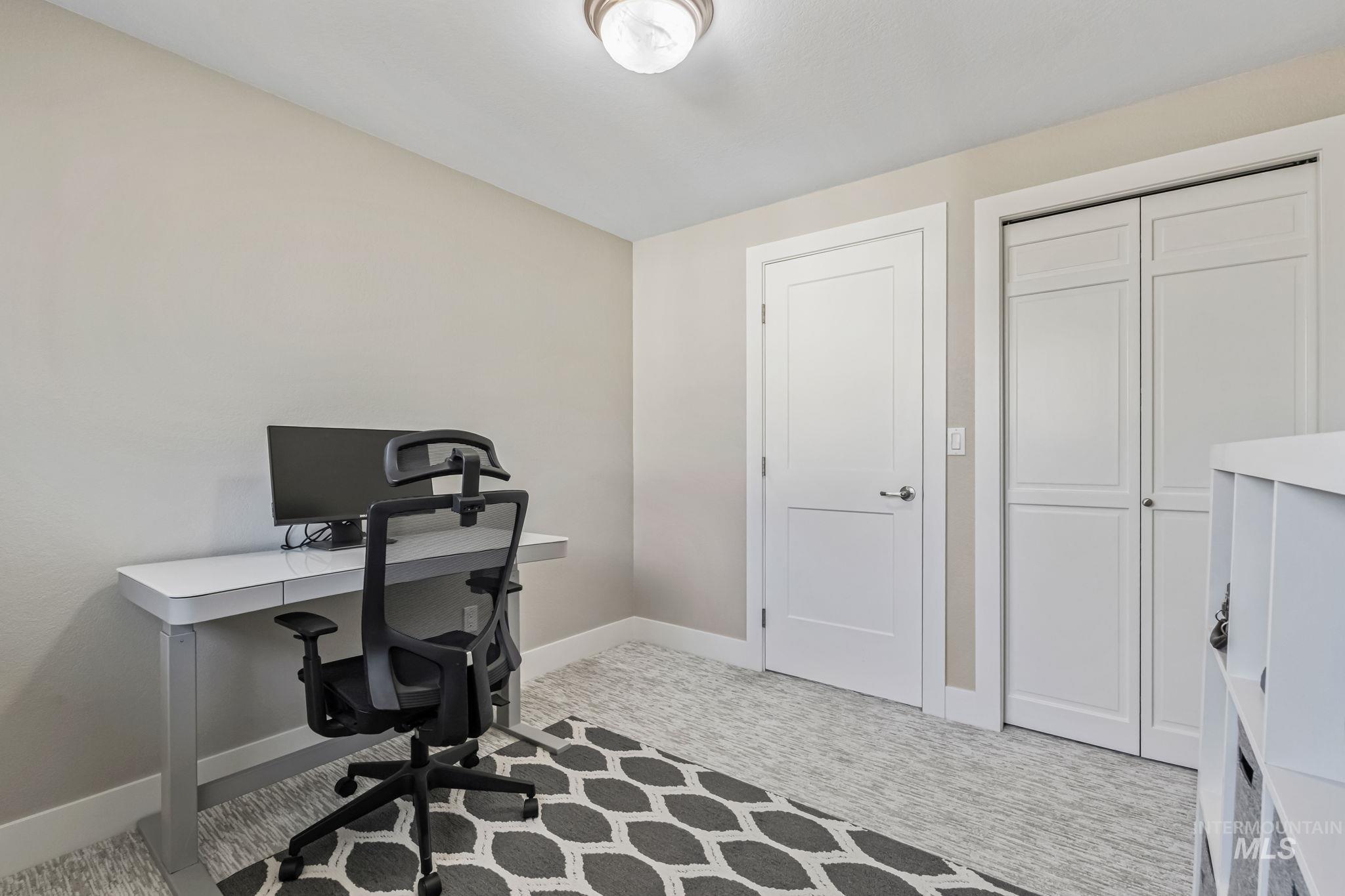 10470 Shadybrook Dr, Boise, Idaho 83704, 4 Bedrooms, 2.5 Bathrooms, Residential For Sale, Price $565,000,MLS 98973868