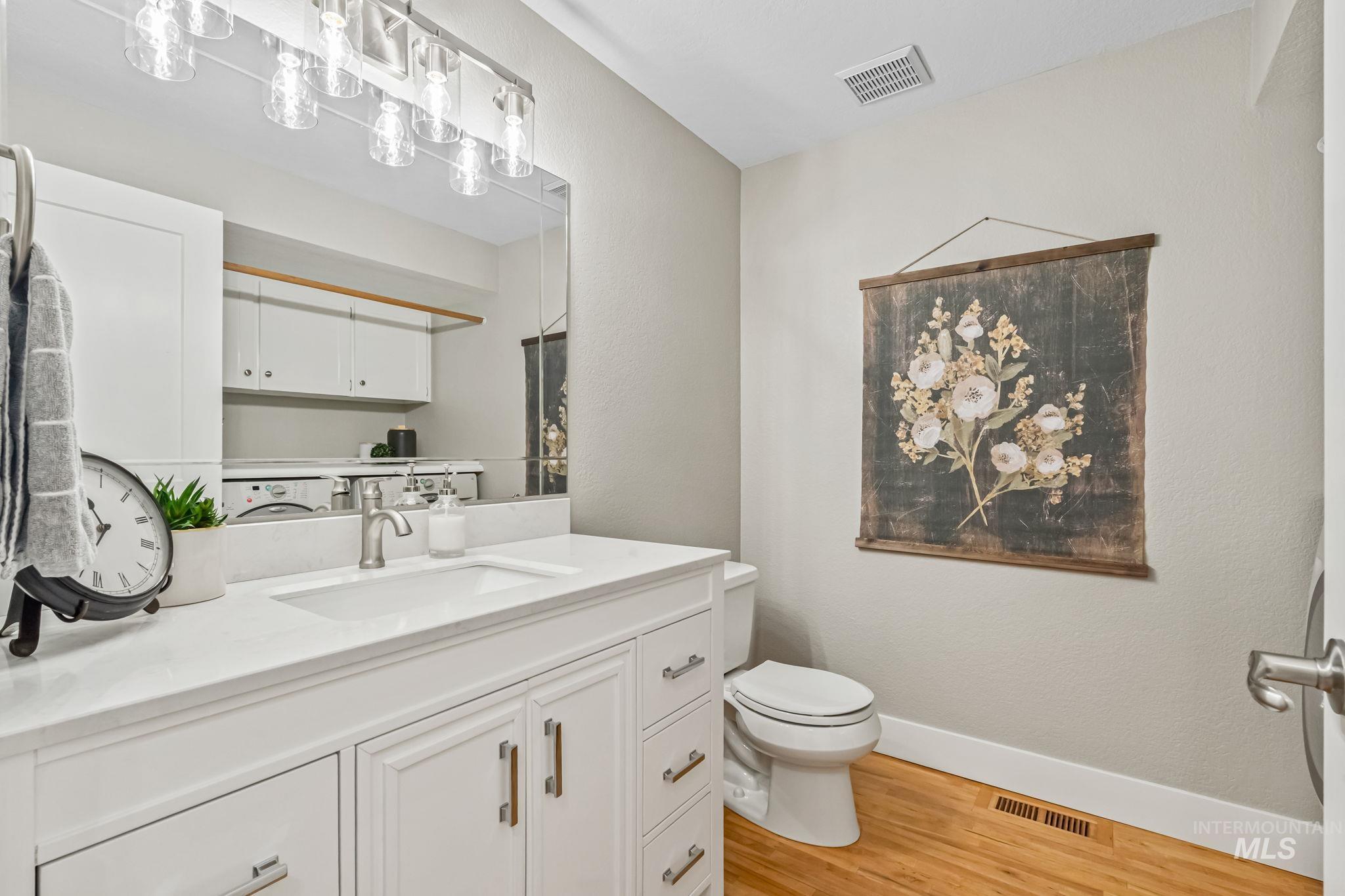 10470 Shadybrook Dr, Boise, Idaho 83704, 4 Bedrooms, 2.5 Bathrooms, Residential For Sale, Price $565,000,MLS 98973868