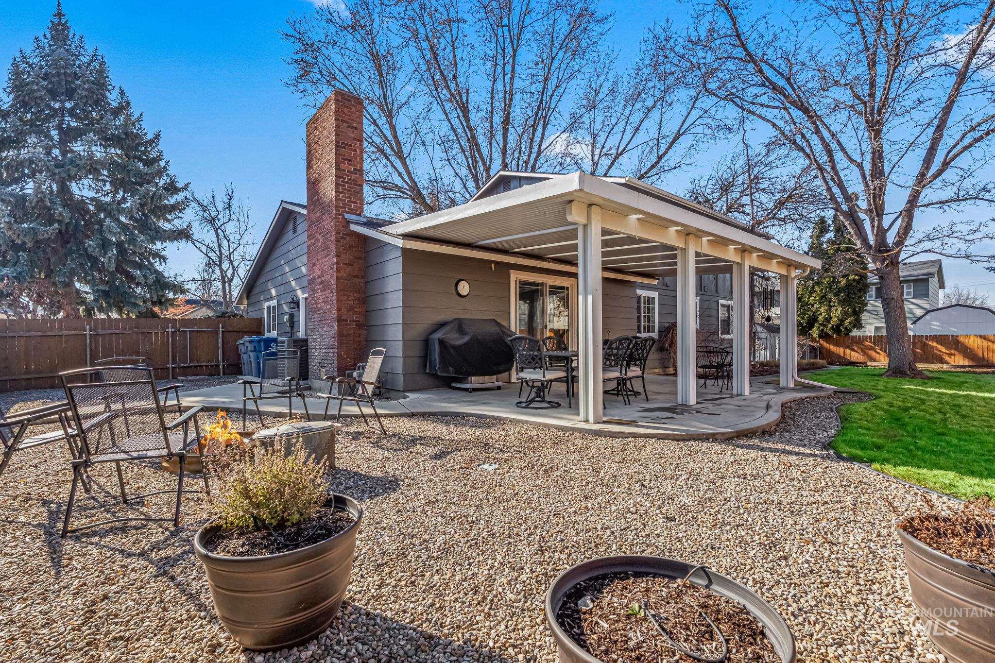 10470 Shadybrook Dr, Boise, Idaho 83704, 4 Bedrooms, 2.5 Bathrooms, Residential For Sale, Price $565,000,MLS 98973868