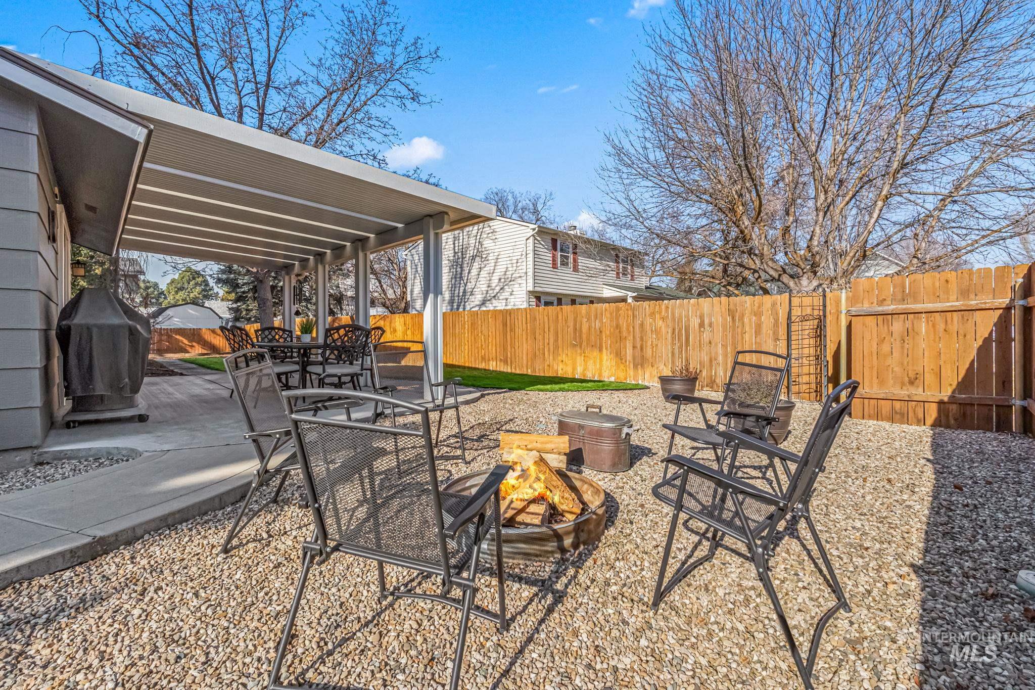 10470 Shadybrook Dr, Boise, Idaho 83704, 4 Bedrooms, 2.5 Bathrooms, Residential For Sale, Price $565,000,MLS 98973868