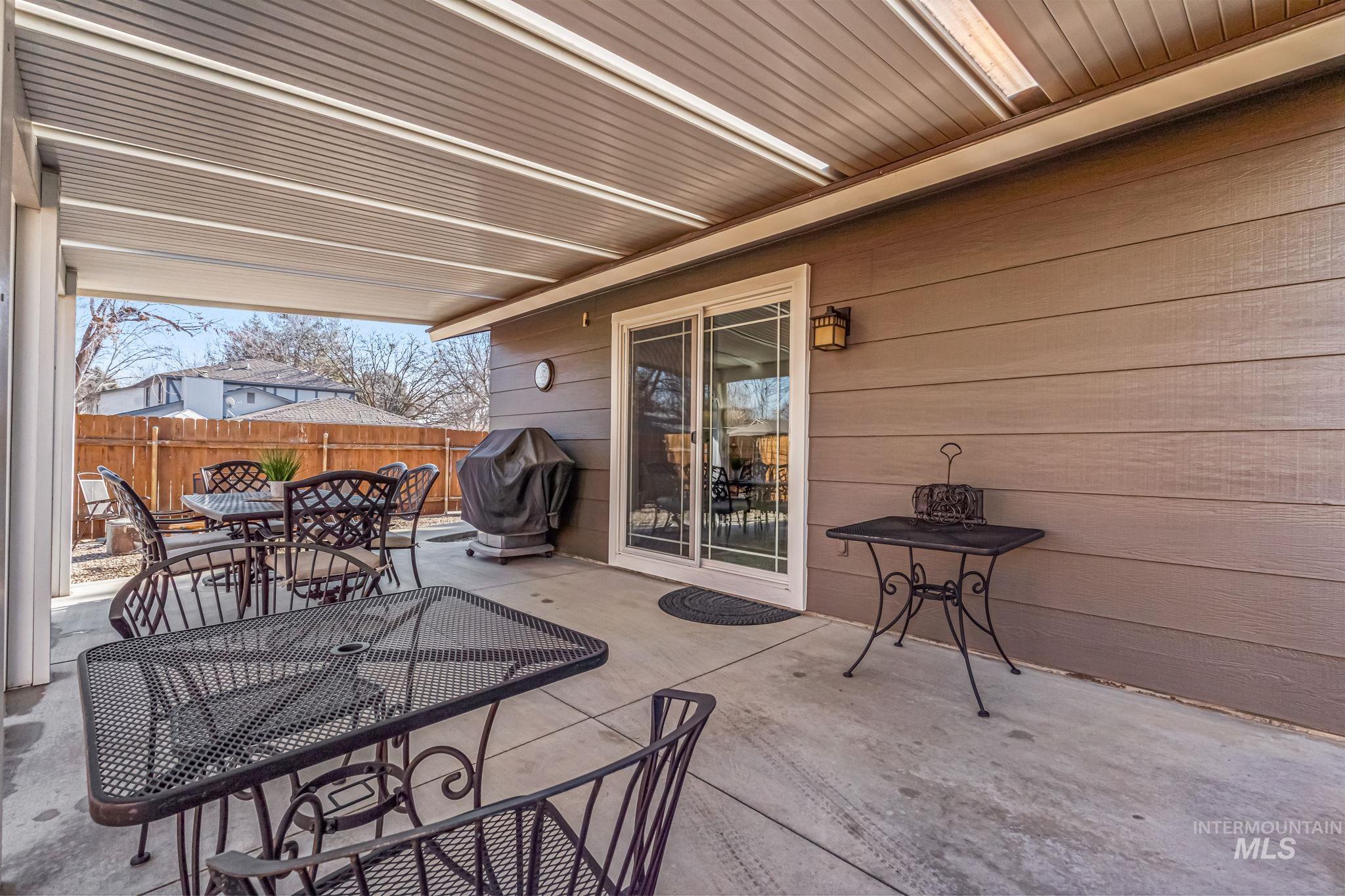 10470 Shadybrook Dr, Boise, Idaho 83704, 4 Bedrooms, 2.5 Bathrooms, Residential For Sale, Price $565,000,MLS 98973868