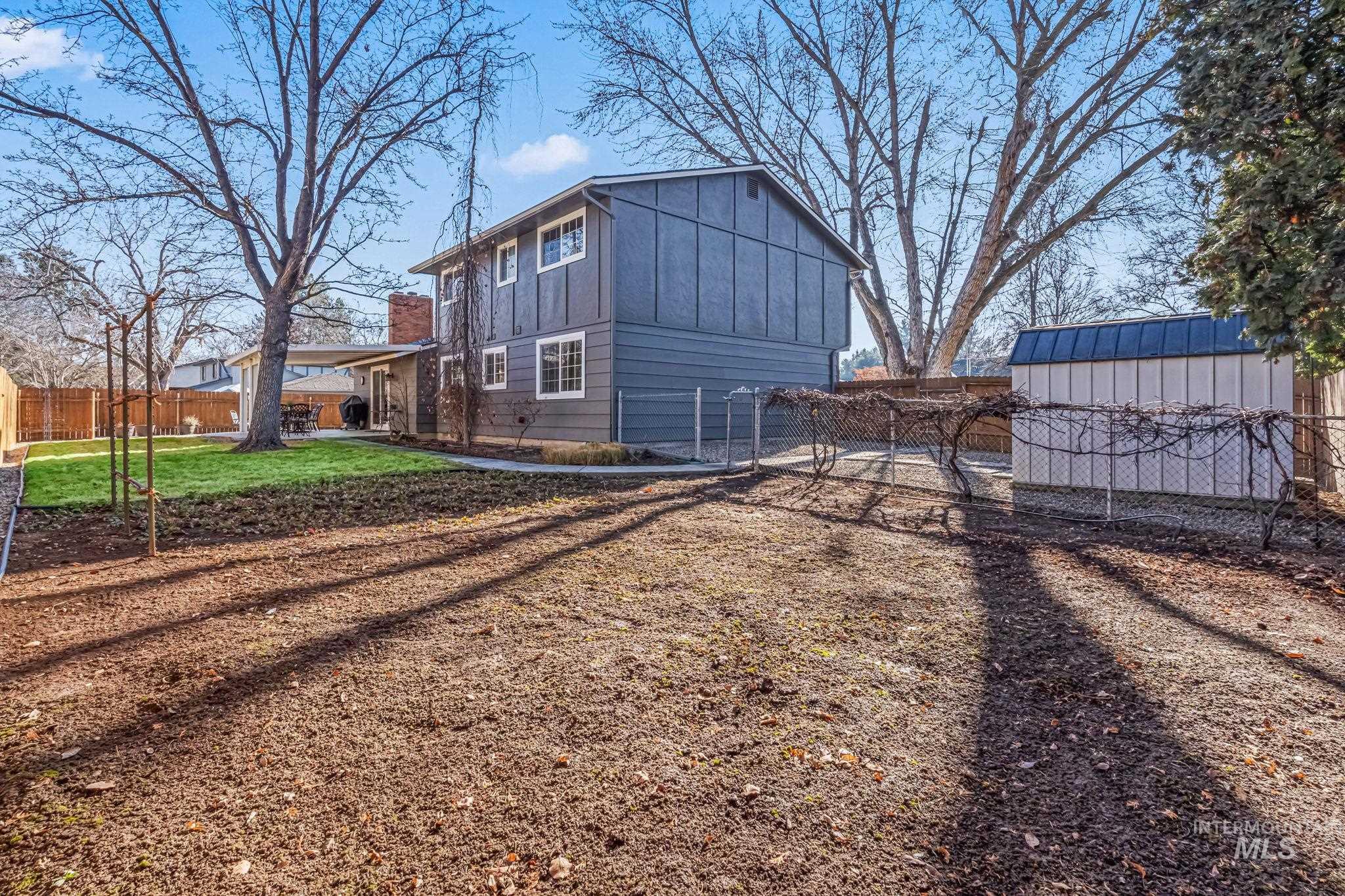 10470 Shadybrook Dr, Boise, Idaho 83704, 4 Bedrooms, 2.5 Bathrooms, Residential For Sale, Price $565,000,MLS 98973868