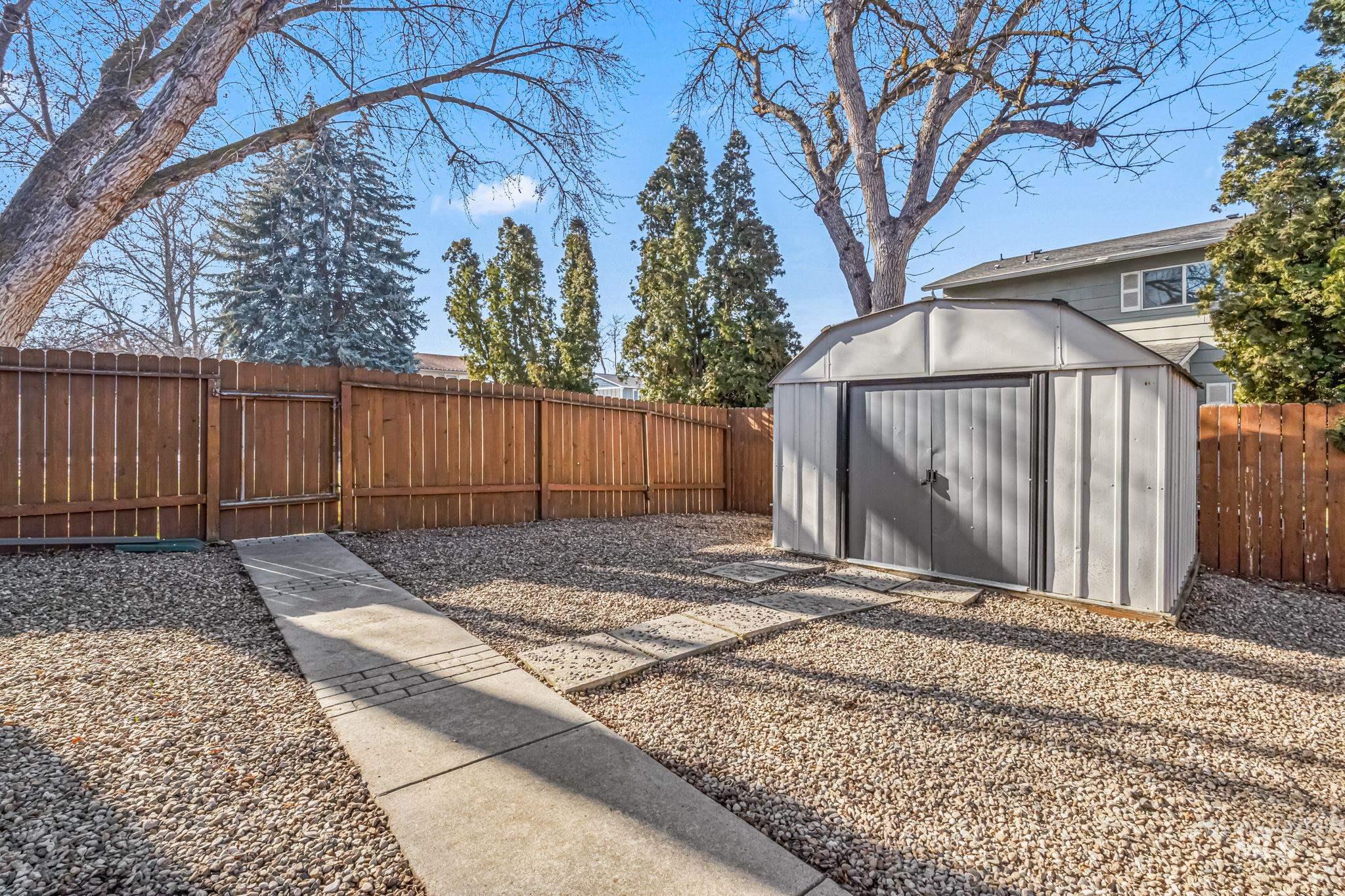 10470 Shadybrook Dr, Boise, Idaho 83704, 4 Bedrooms, 2.5 Bathrooms, Residential For Sale, Price $565,000,MLS 98973868