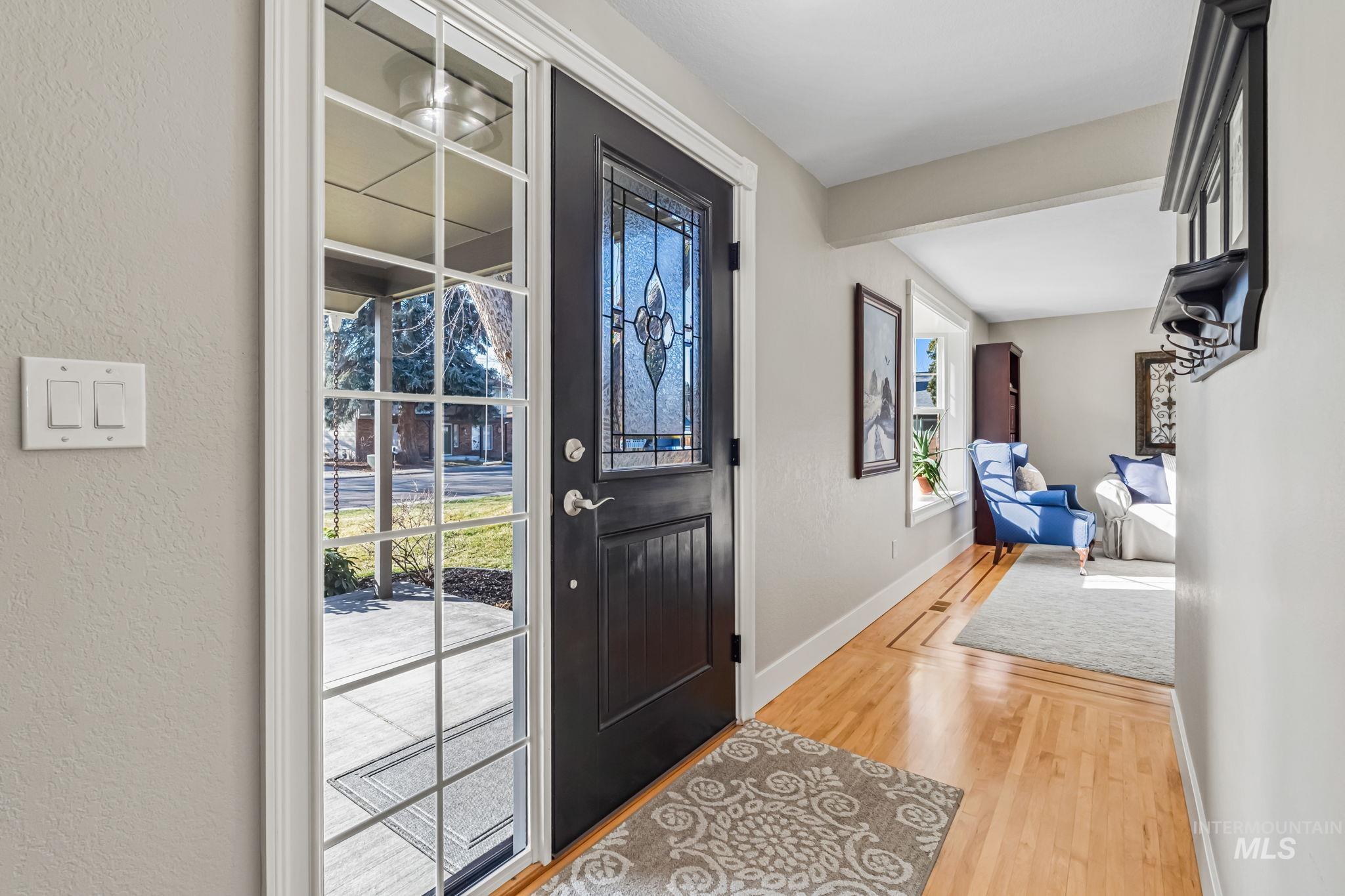 10470 Shadybrook Dr, Boise, Idaho 83704, 4 Bedrooms, 2.5 Bathrooms, Residential For Sale, Price $565,000,MLS 98973868