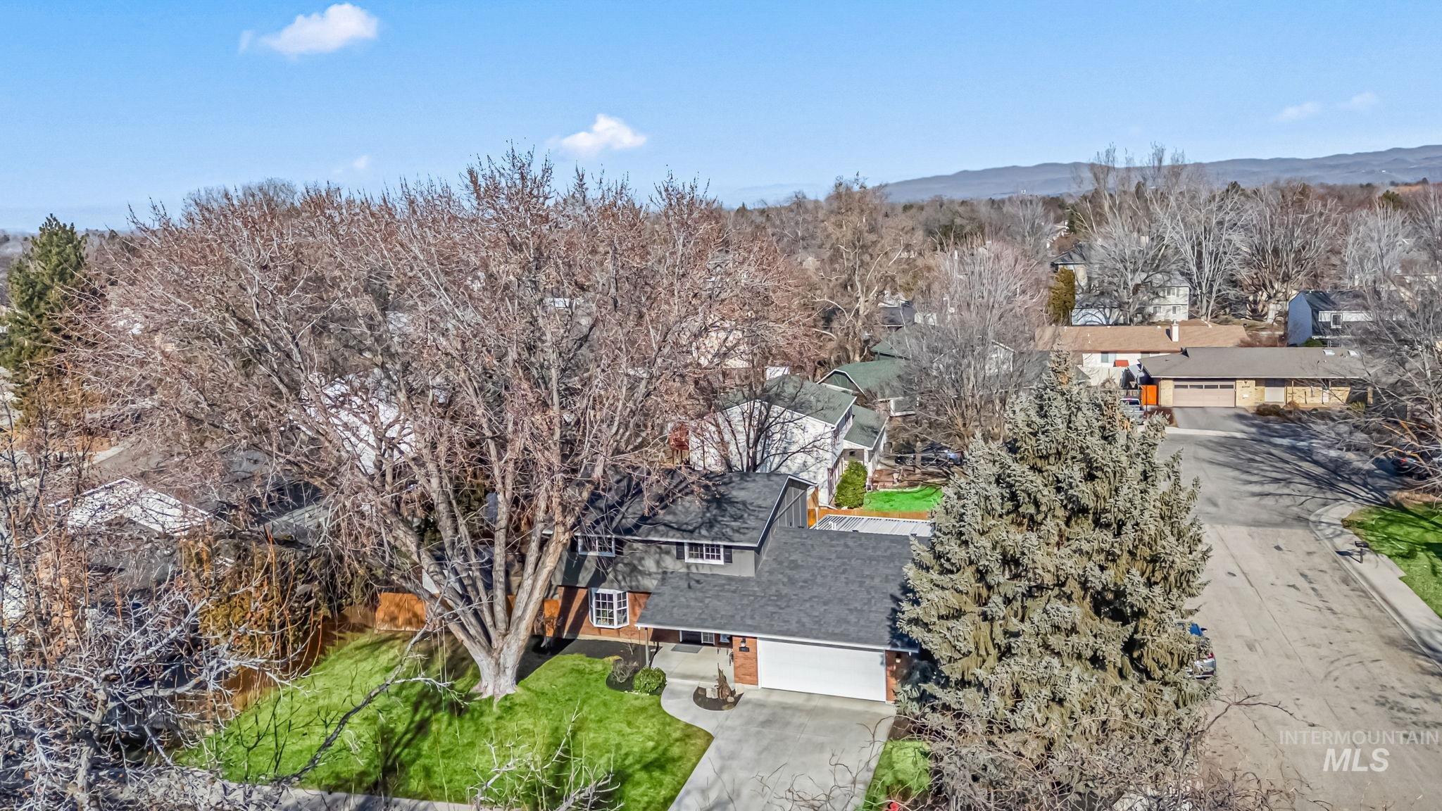 10470 Shadybrook Dr, Boise, Idaho 83704, 4 Bedrooms, 2.5 Bathrooms, Residential For Sale, Price $565,000,MLS 98973868