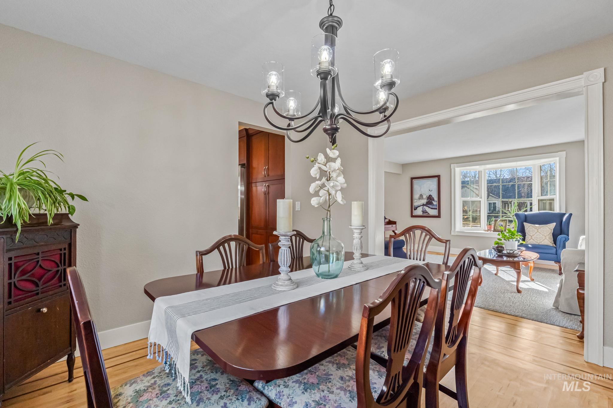 10470 Shadybrook Dr, Boise, Idaho 83704, 4 Bedrooms, 2.5 Bathrooms, Residential For Sale, Price $565,000,MLS 98973868