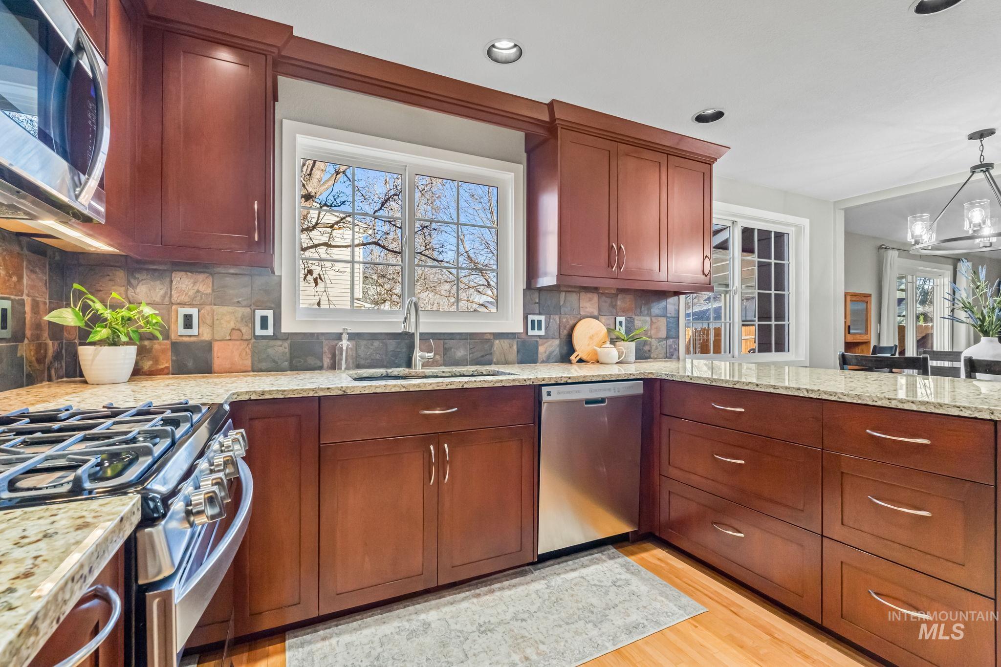 10470 Shadybrook Dr, Boise, Idaho 83704, 4 Bedrooms, 2.5 Bathrooms, Residential For Sale, Price $565,000,MLS 98973868