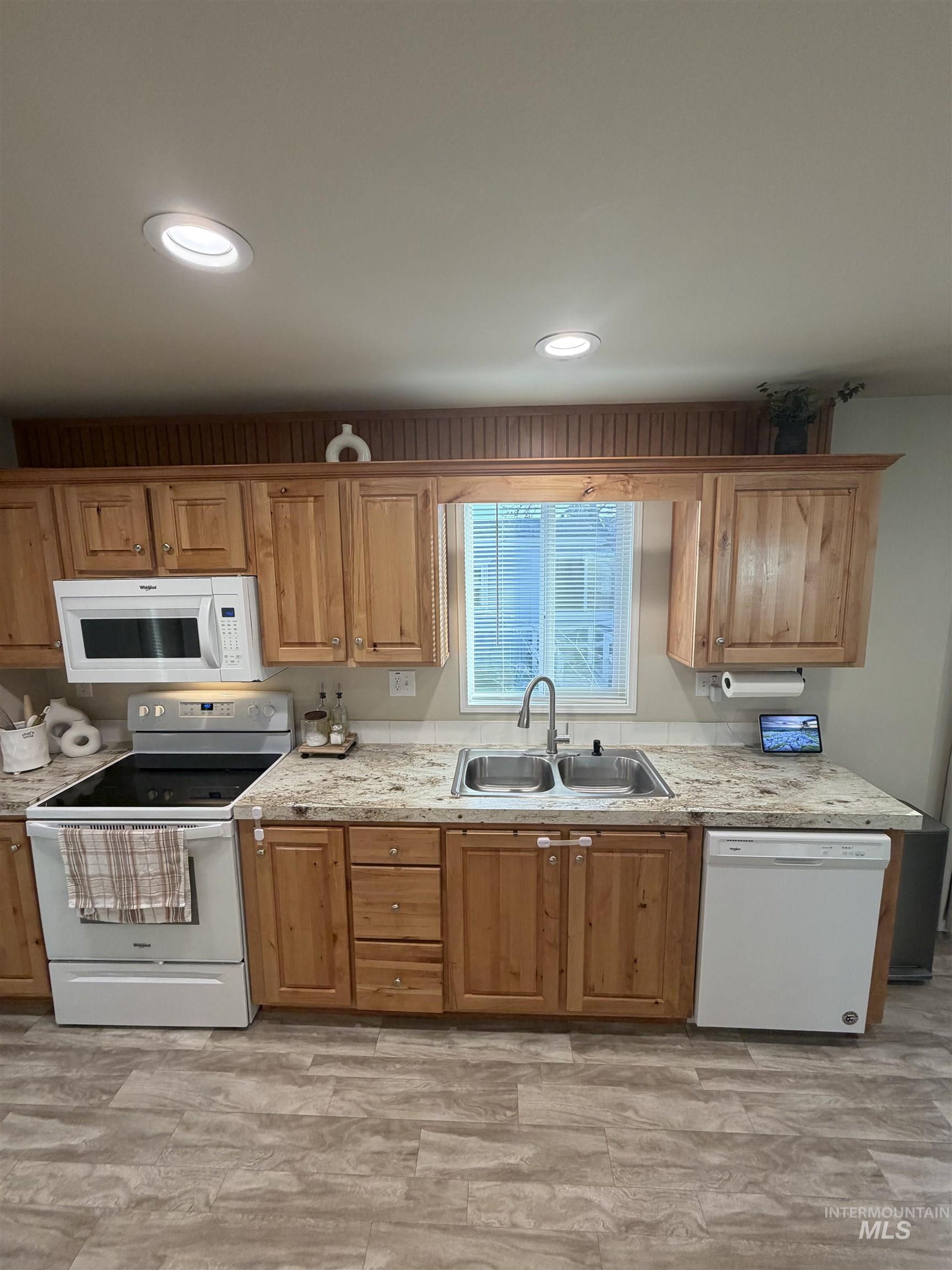 1092 N Fawn Ln., Boise, Idaho 83704, 3 Bedrooms, 2 Bathrooms, Residential For Sale, Price $140,000,MLS 98973870