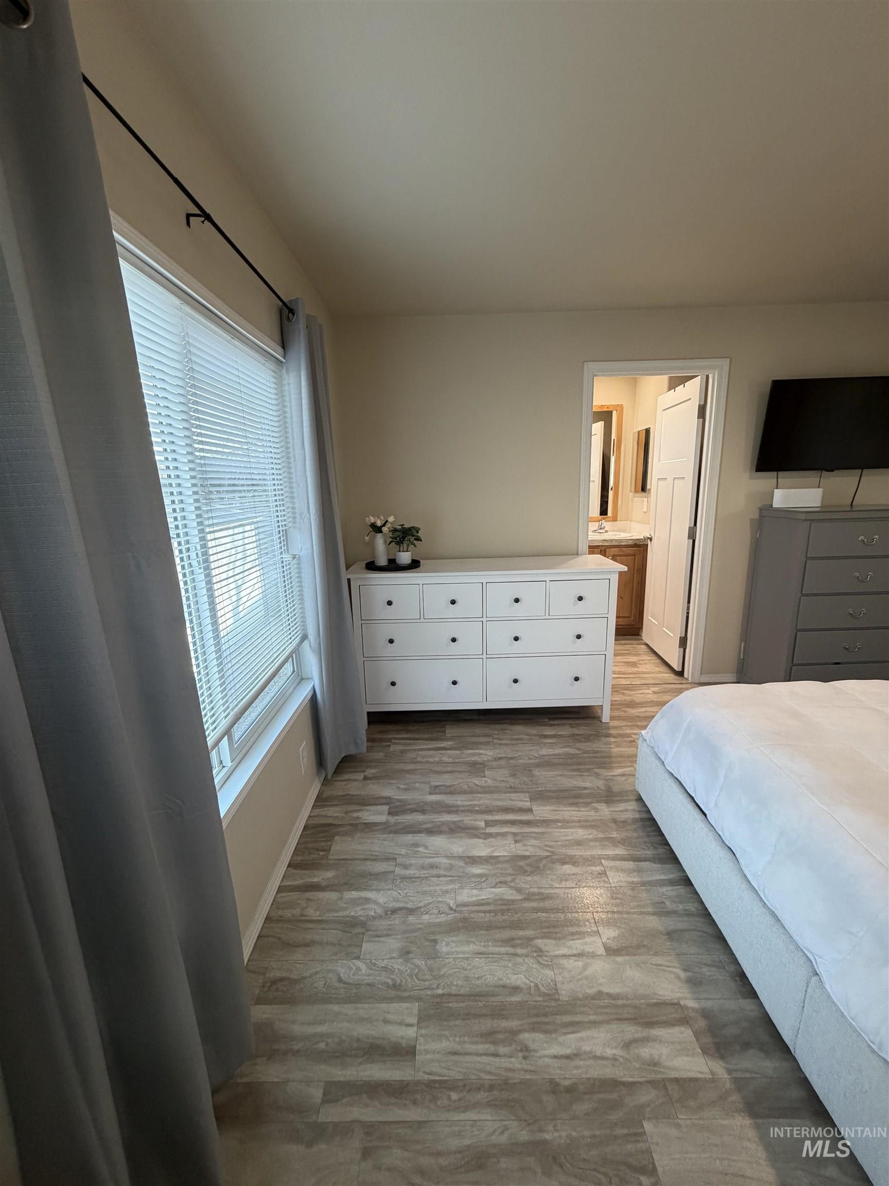 1092 N Fawn Ln., Boise, Idaho 83704, 3 Bedrooms, 2 Bathrooms, Residential For Sale, Price $140,000,MLS 98973870