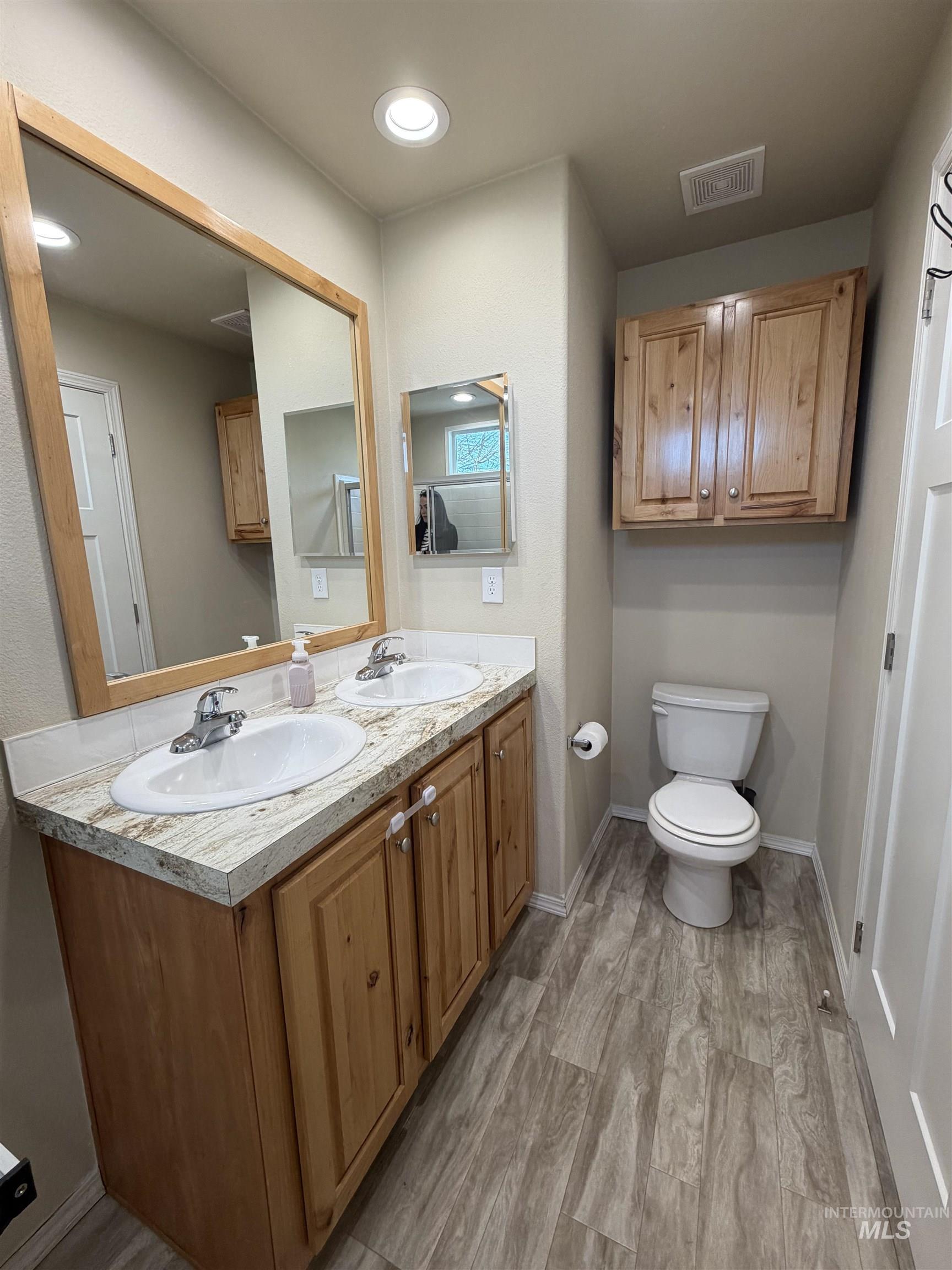 1092 N Fawn Ln., Boise, Idaho 83704, 3 Bedrooms, 2 Bathrooms, Residential For Sale, Price $140,000,MLS 98973870