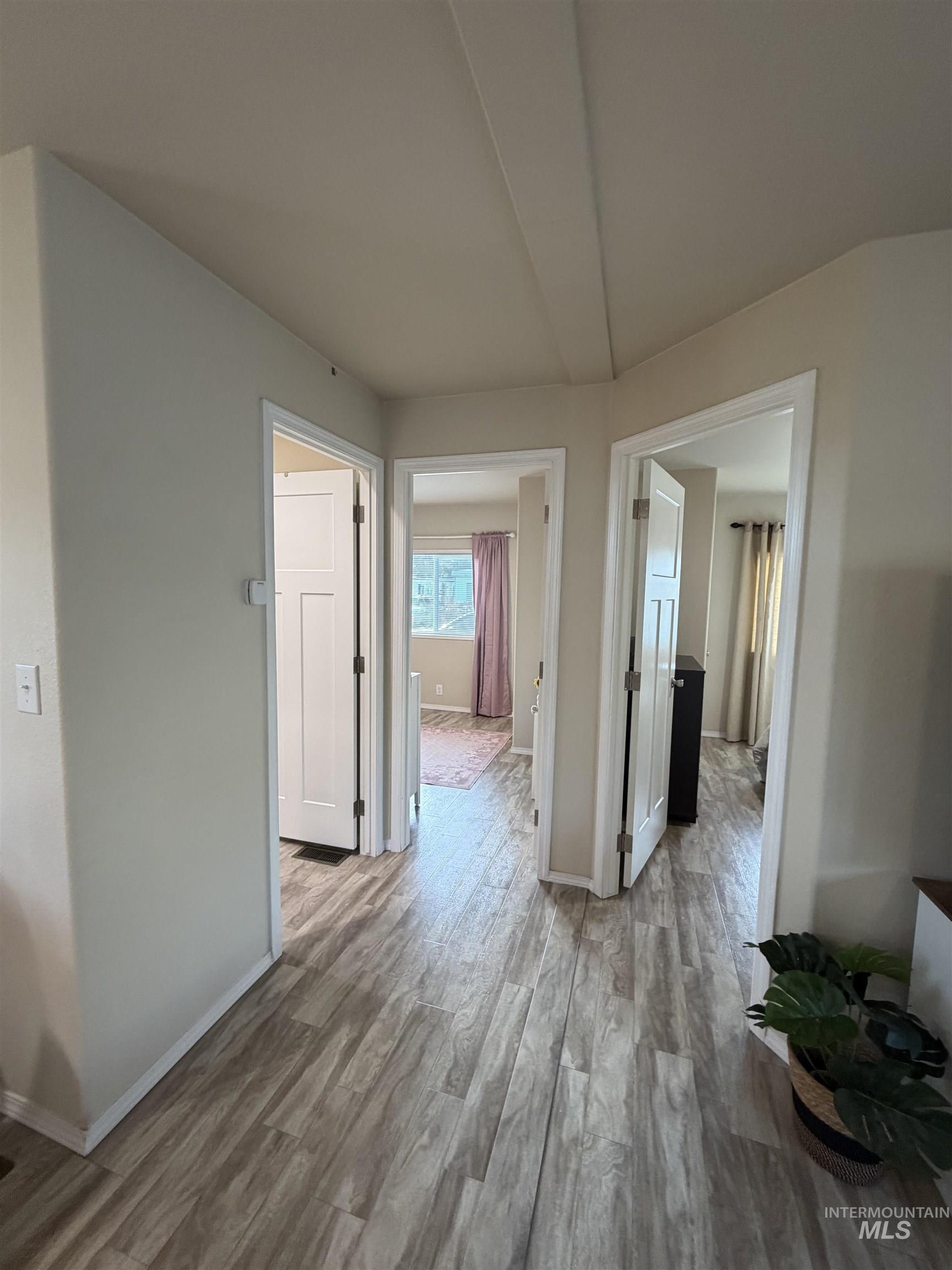 1092 N Fawn Ln., Boise, Idaho 83704, 3 Bedrooms, 2 Bathrooms, Residential For Sale, Price $140,000,MLS 98973870