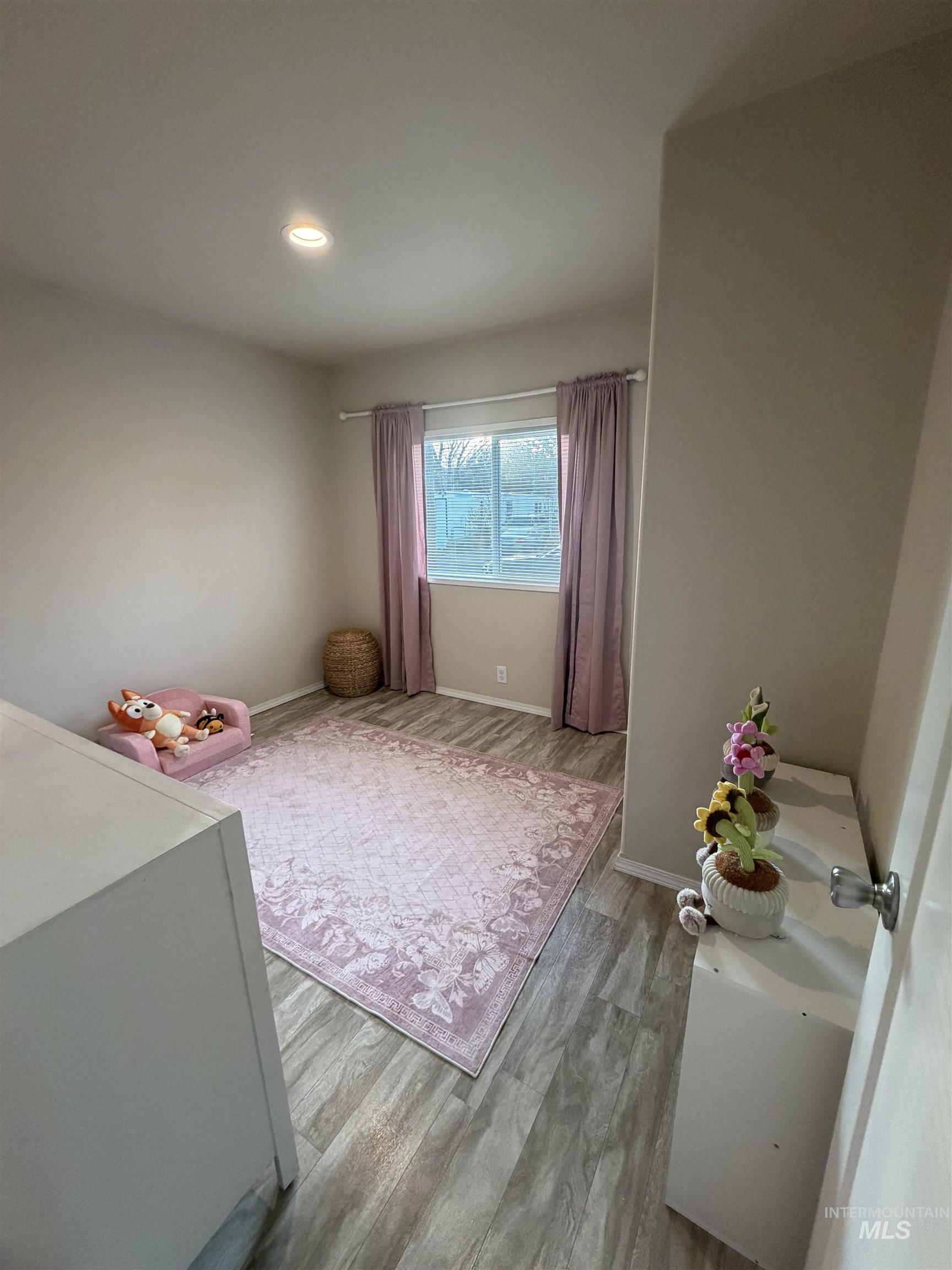 1092 N Fawn Ln., Boise, Idaho 83704, 3 Bedrooms, 2 Bathrooms, Residential For Sale, Price $140,000,MLS 98973870