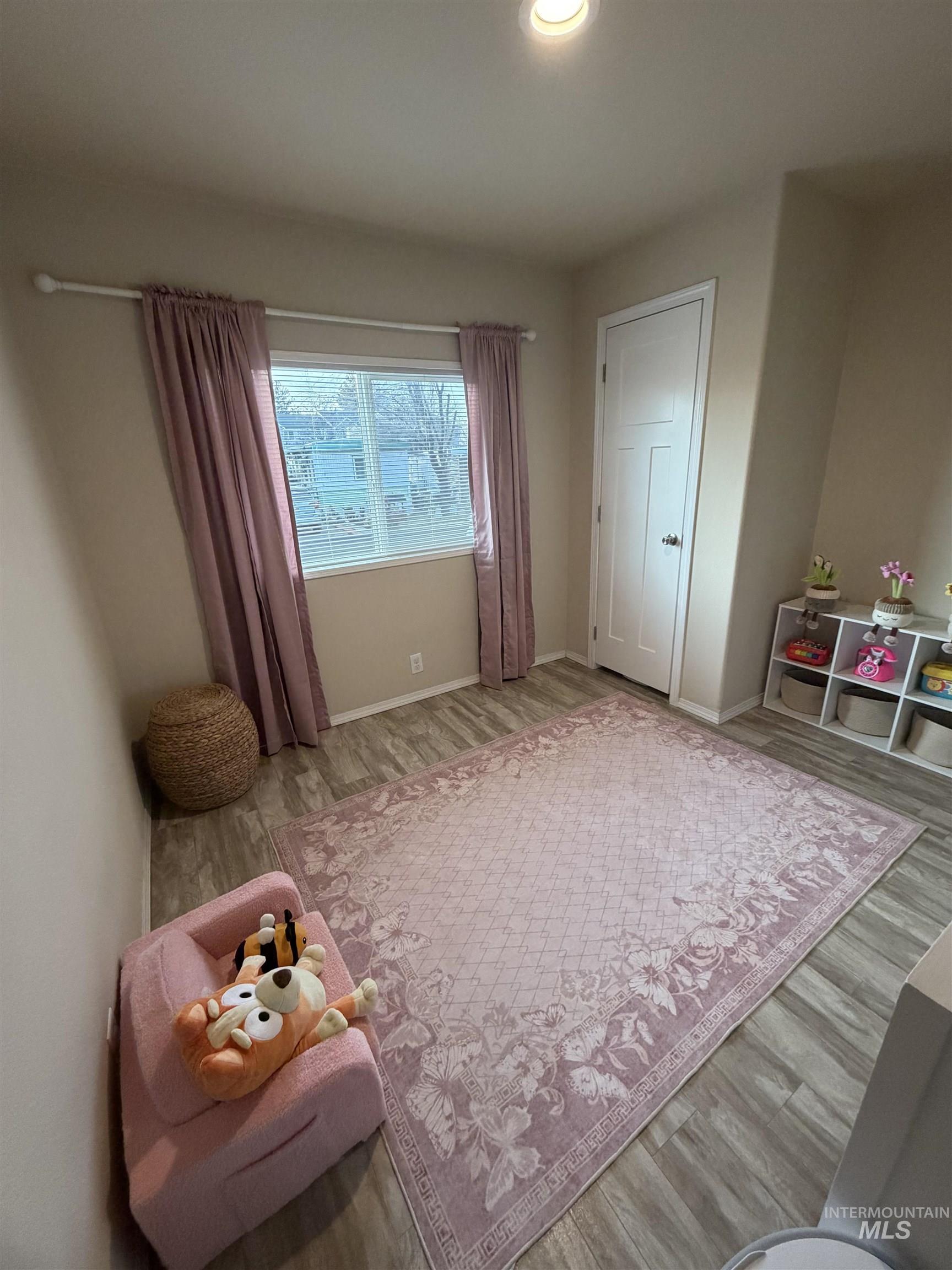 1092 N Fawn Ln., Boise, Idaho 83704, 3 Bedrooms, 2 Bathrooms, Residential For Sale, Price $140,000,MLS 98973870