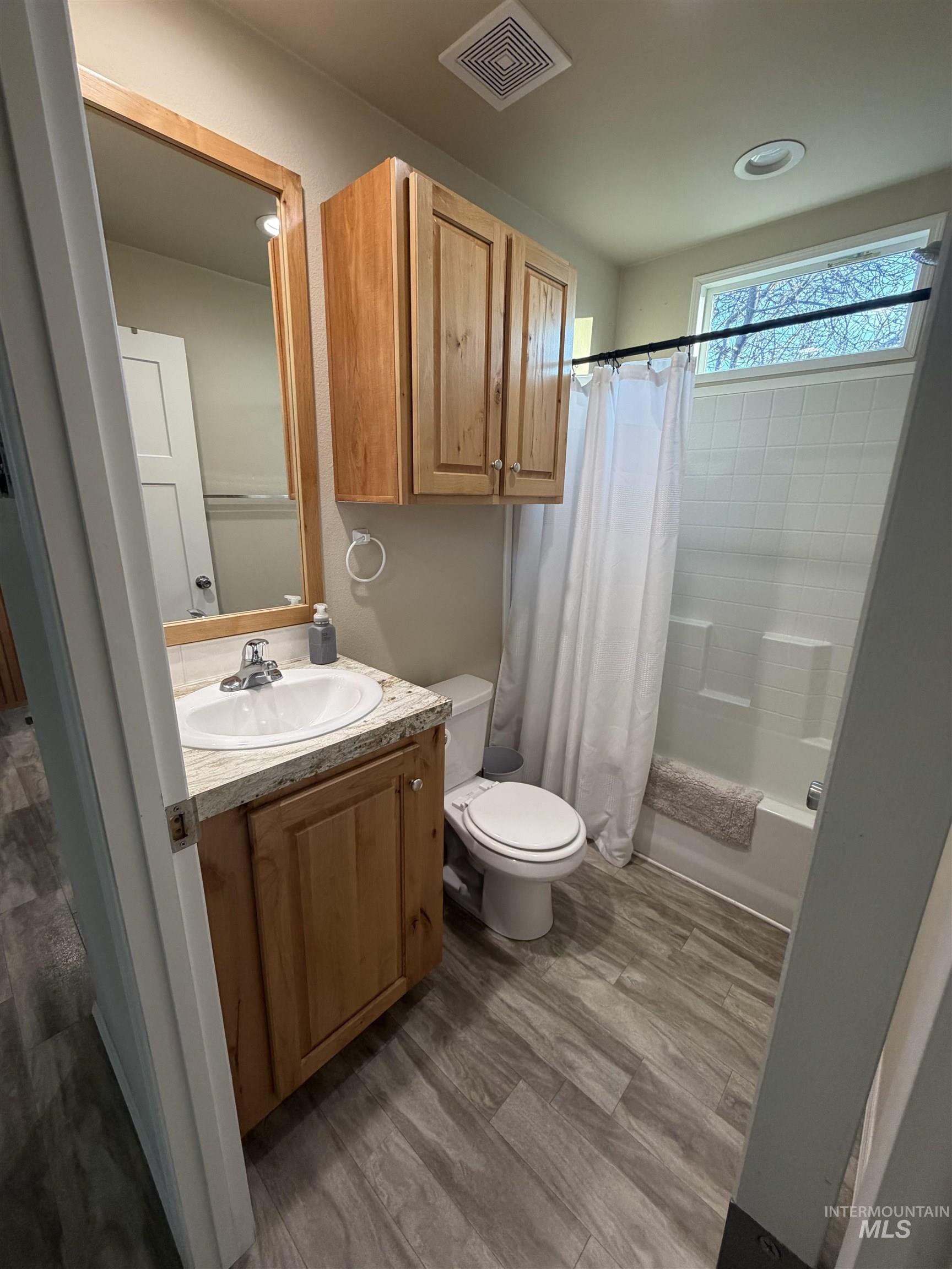 1092 N Fawn Ln., Boise, Idaho 83704, 3 Bedrooms, 2 Bathrooms, Residential For Sale, Price $140,000,MLS 98973870