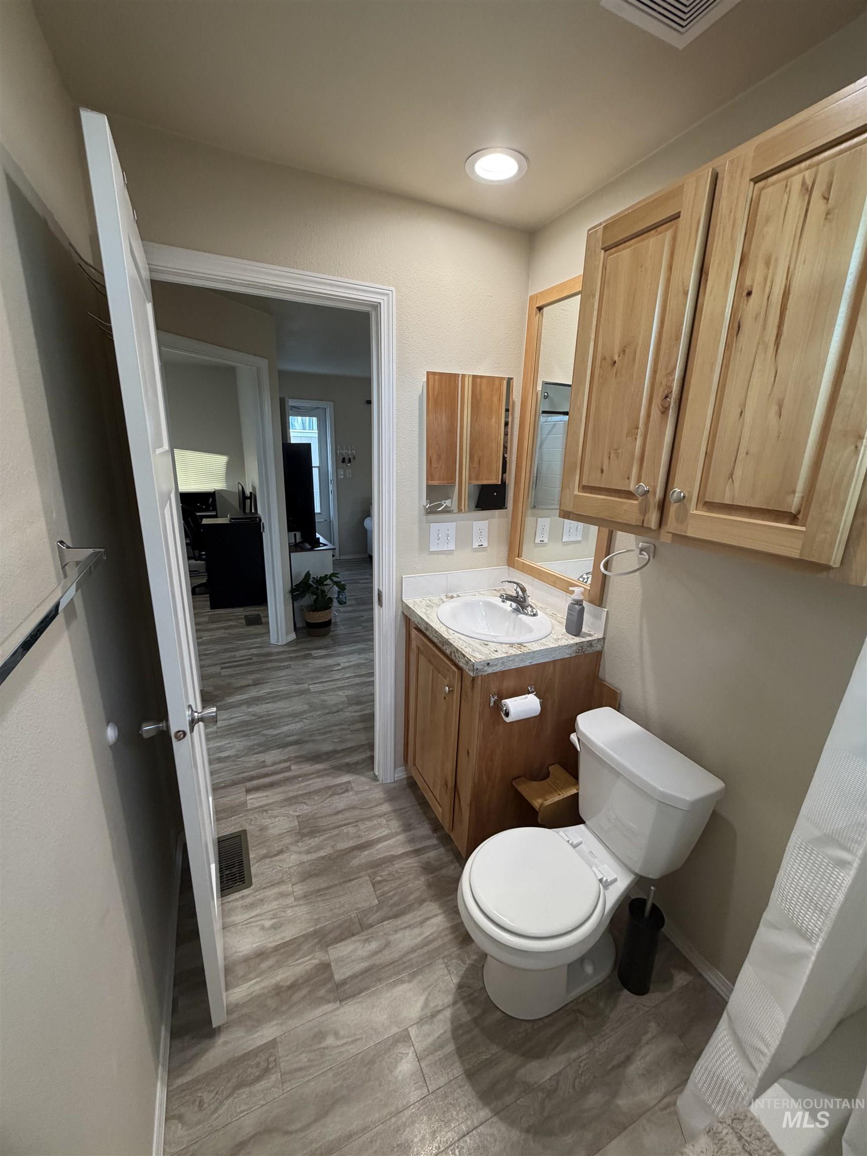 1092 N Fawn Ln., Boise, Idaho 83704, 3 Bedrooms, 2 Bathrooms, Residential For Sale, Price $140,000,MLS 98973870