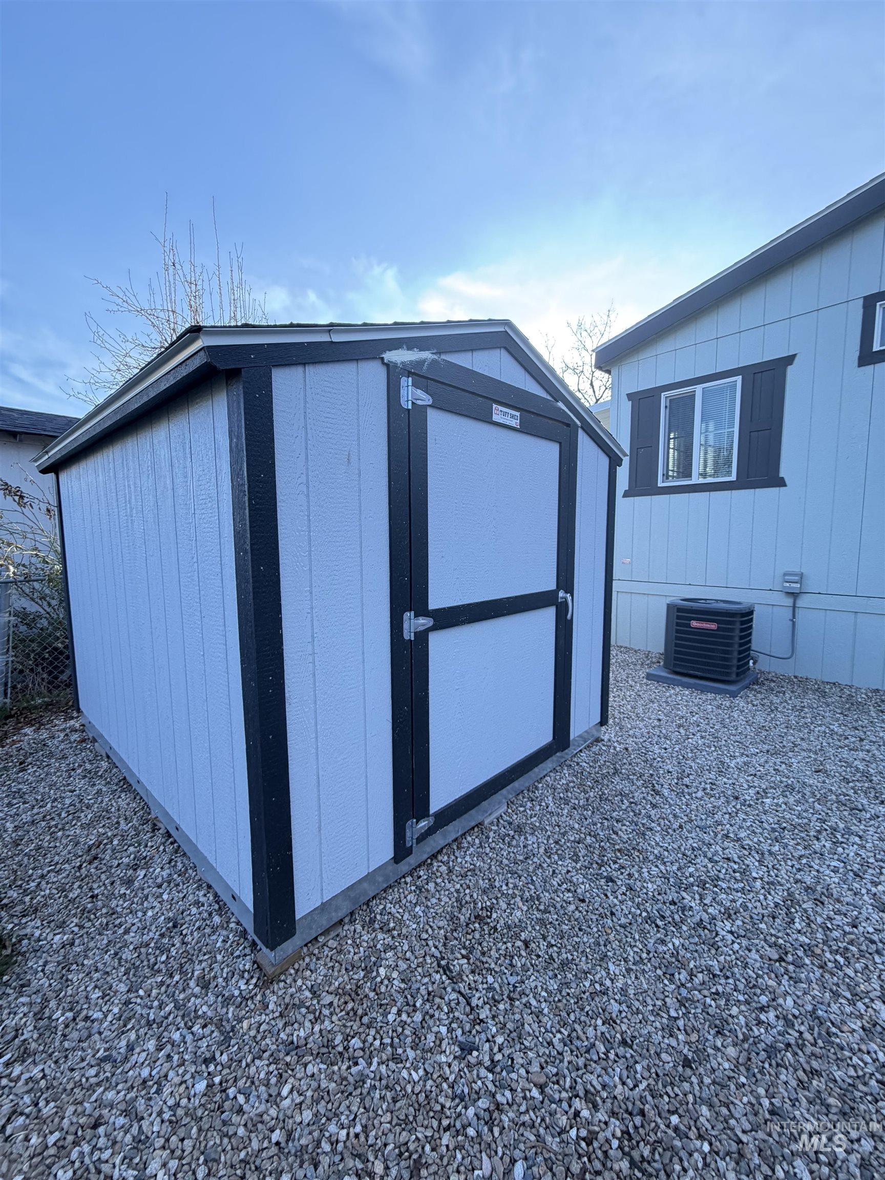 1092 N Fawn Ln., Boise, Idaho 83704, 3 Bedrooms, 2 Bathrooms, Residential For Sale, Price $140,000,MLS 98973870