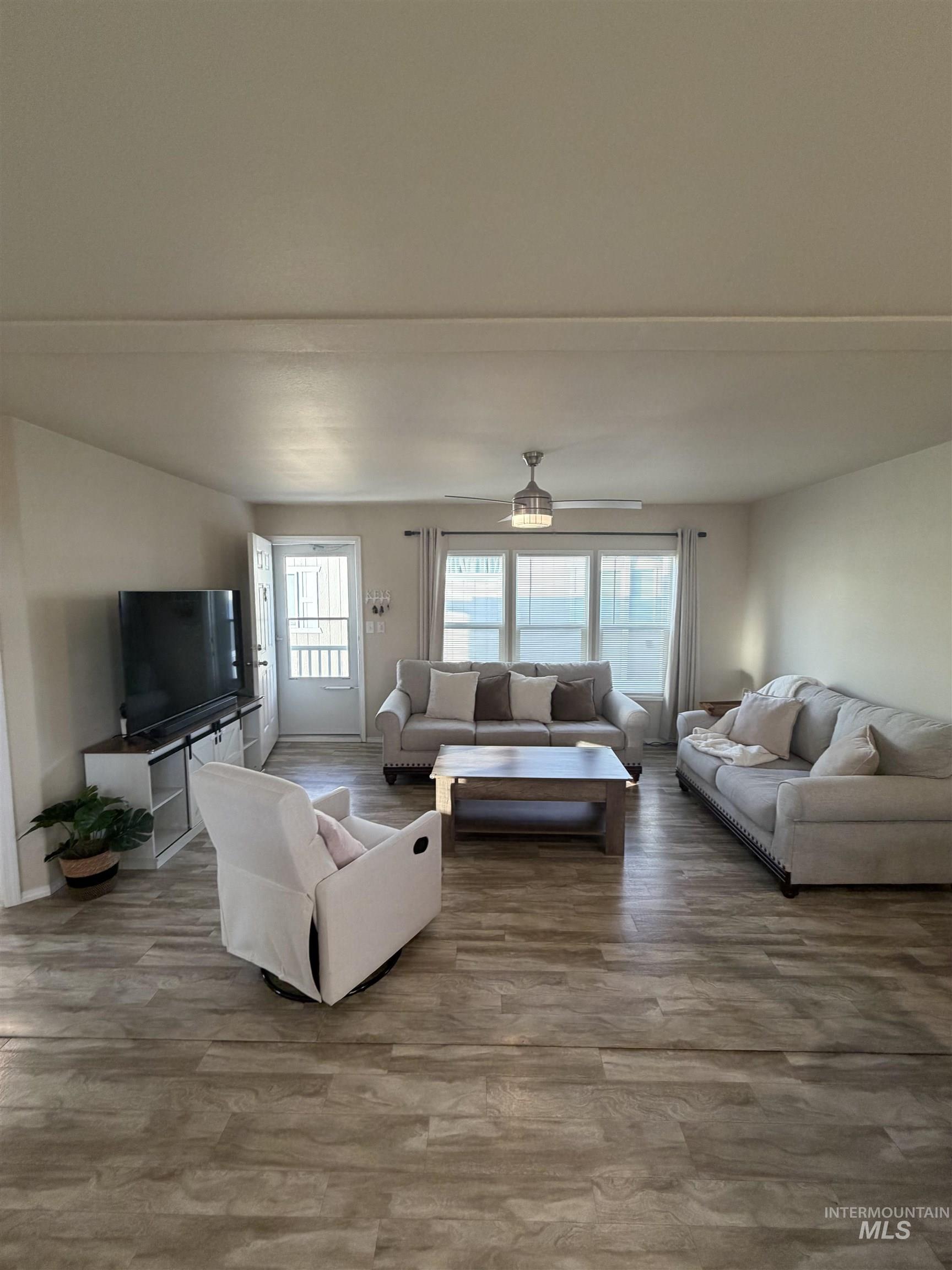 1092 N Fawn Ln., Boise, Idaho 83704, 3 Bedrooms, 2 Bathrooms, Residential For Sale, Price $140,000,MLS 98973870