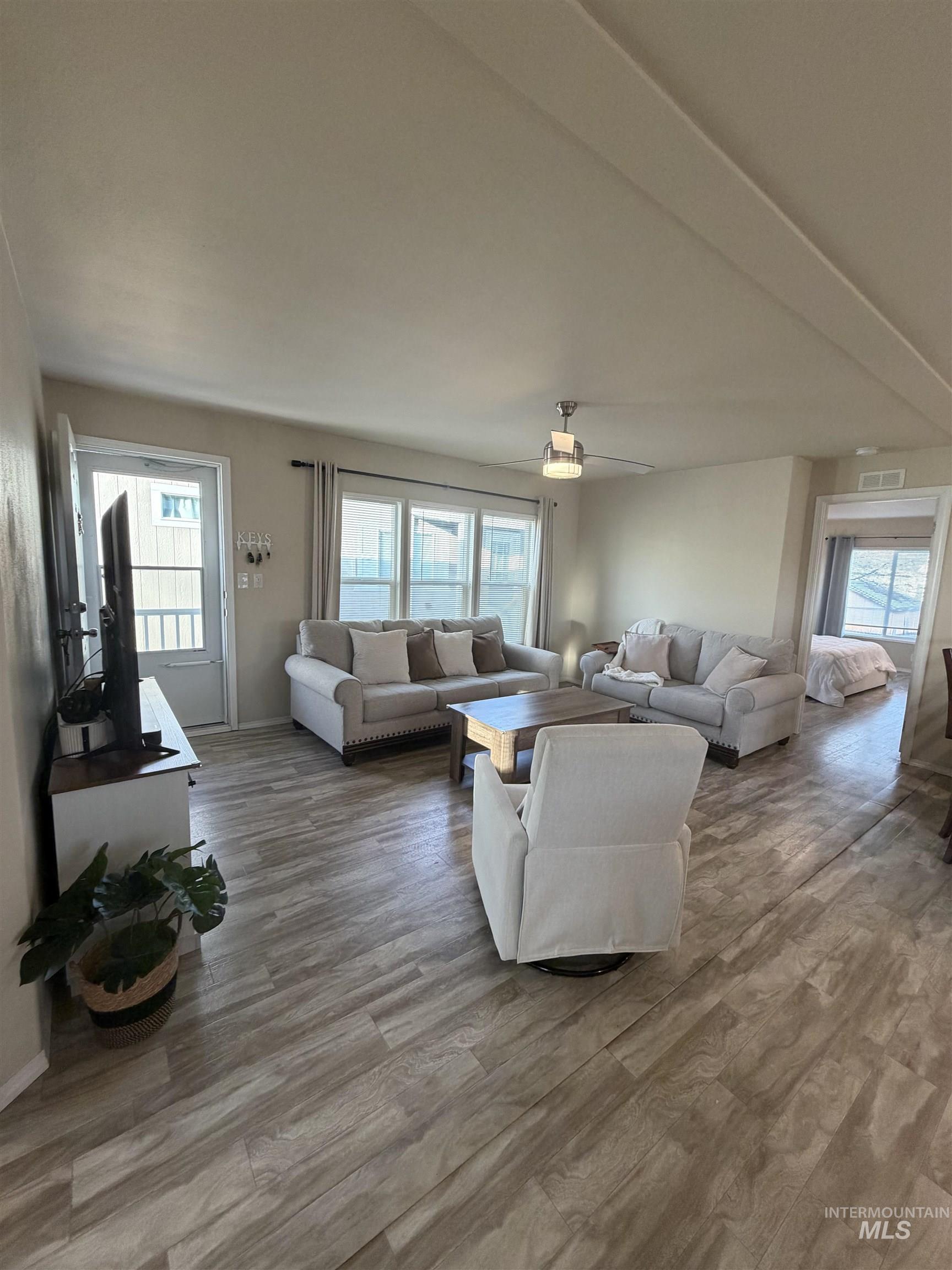 1092 N Fawn Ln., Boise, Idaho 83704, 3 Bedrooms, 2 Bathrooms, Residential For Sale, Price $140,000,MLS 98973870