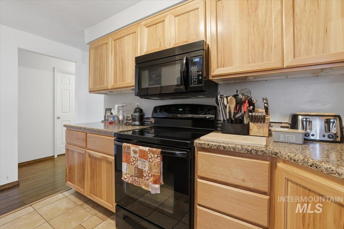 406 W 4th N, Mountain Home, Idaho 83647, 4 Bedrooms, 3 Bathrooms, Residential For Sale, Price $345,000,MLS 98973878