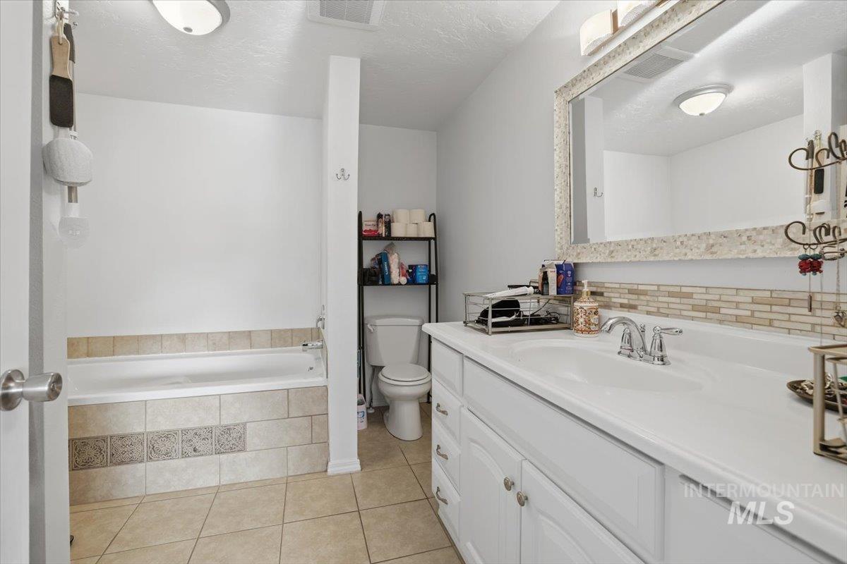 406 W 4th N, Mountain Home, Idaho 83647, 4 Bedrooms, 3 Bathrooms, Residential For Sale, Price $345,000,MLS 98973878