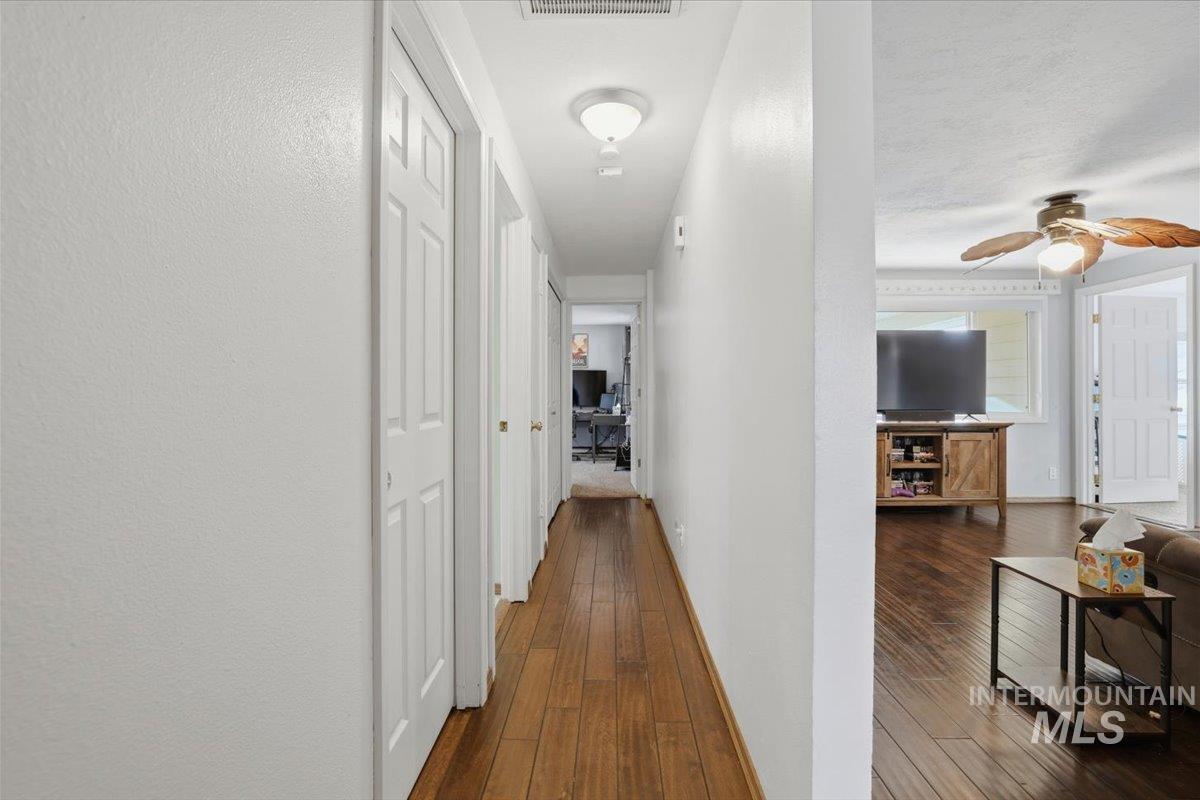 406 W 4th N, Mountain Home, Idaho 83647, 4 Bedrooms, 3 Bathrooms, Residential For Sale, Price $345,000,MLS 98973878