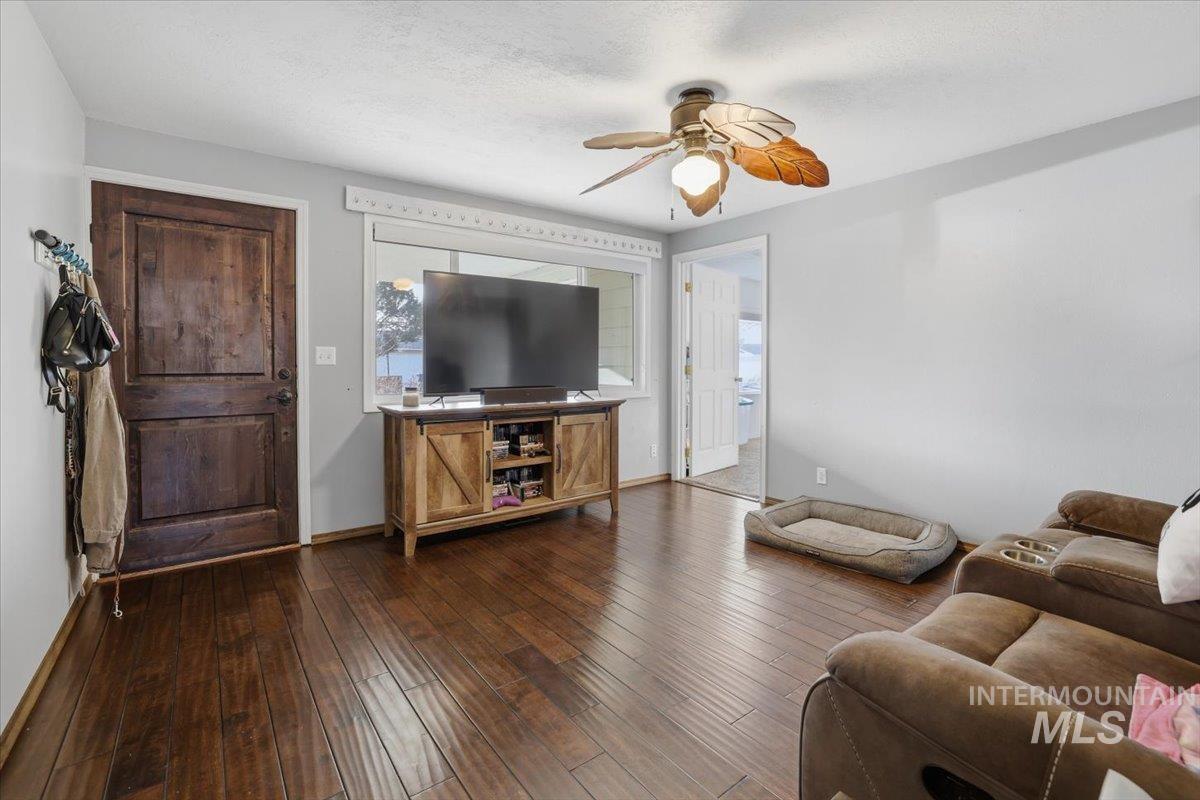 406 W 4th N, Mountain Home, Idaho 83647, 4 Bedrooms, 3 Bathrooms, Residential For Sale, Price $345,000,MLS 98973878