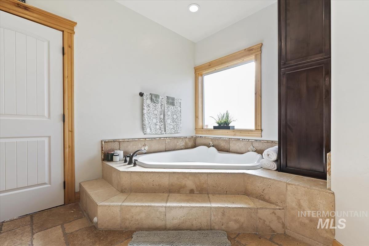 26348 Pheasant Landing Rd, Middleton, Idaho 83644, 4 Bedrooms, 3 Bathrooms, Residential For Sale, Price $1,199,000,MLS 98973883