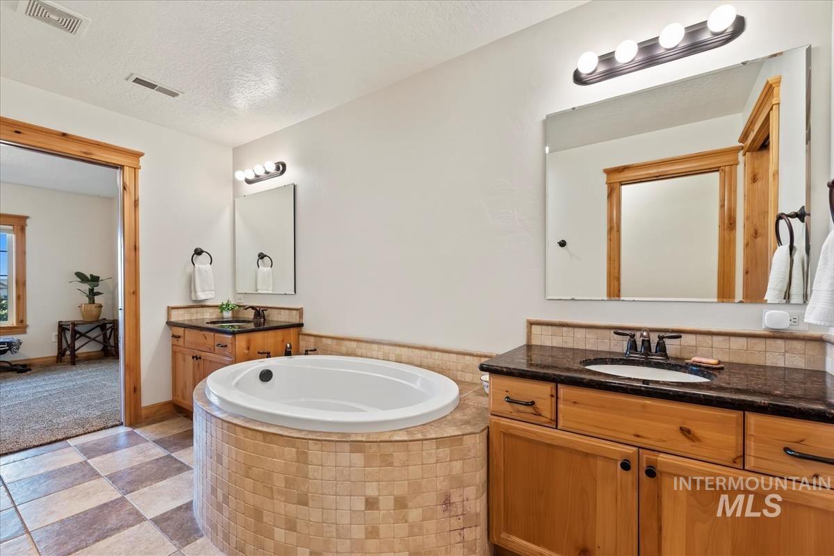 26348 Pheasant Landing Rd, Middleton, Idaho 83644, 4 Bedrooms, 3 Bathrooms, Residential For Sale, Price $1,199,000,MLS 98973883