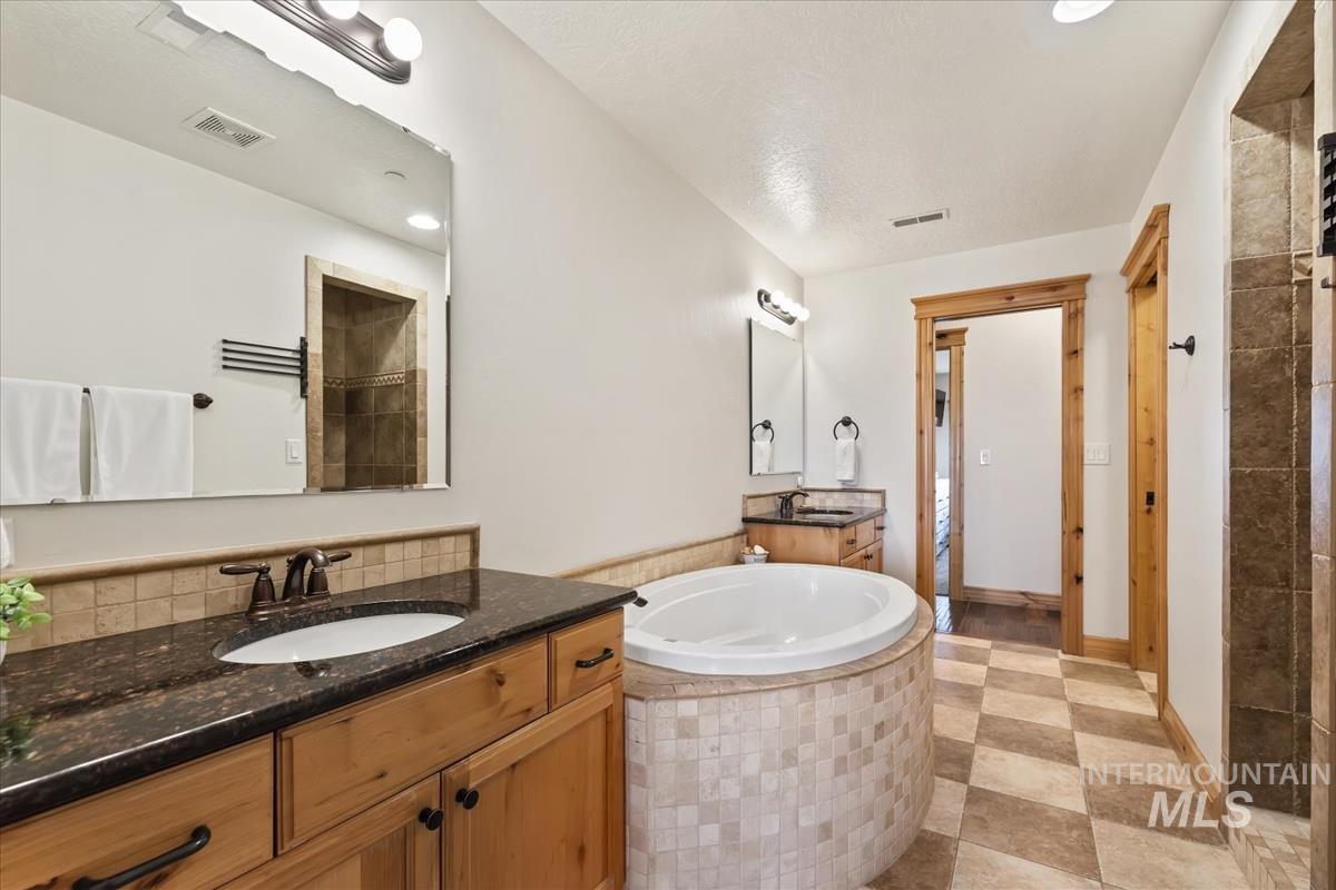 26348 Pheasant Landing Rd, Middleton, Idaho 83644, 4 Bedrooms, 3 Bathrooms, Residential For Sale, Price $1,199,000,MLS 98973883