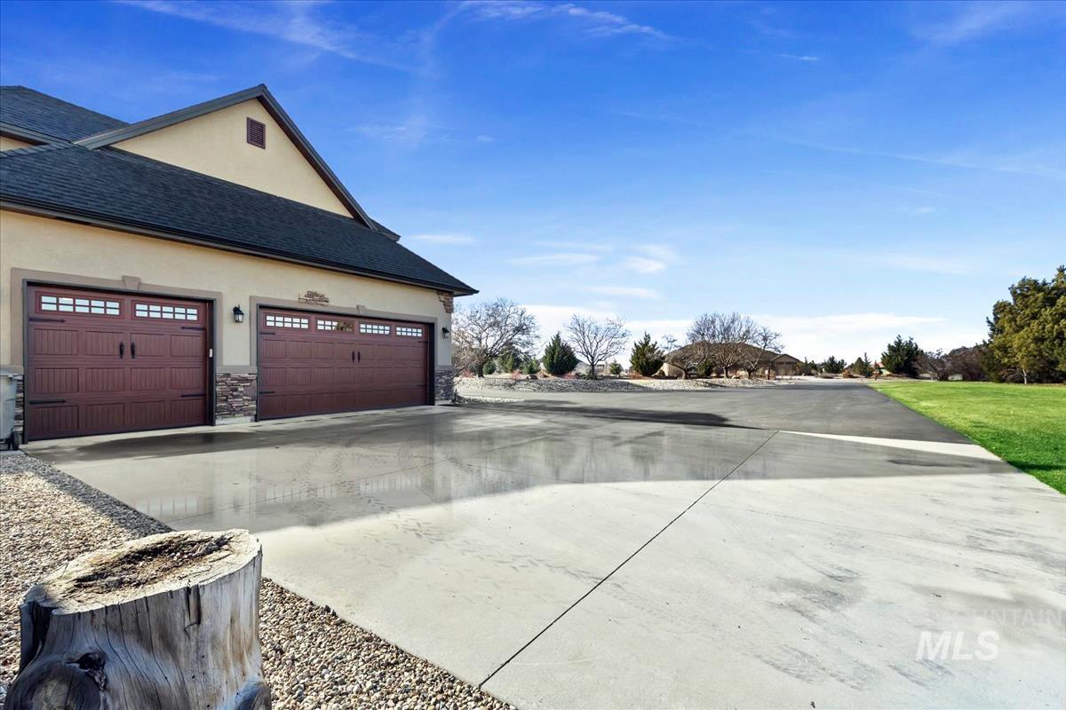 26348 Pheasant Landing Rd, Middleton, Idaho 83644, 4 Bedrooms, 3 Bathrooms, Residential For Sale, Price $1,199,000,MLS 98973883