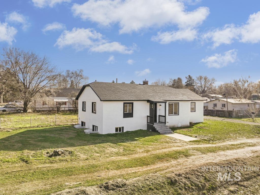 318 N Date St, Jerome, Idaho 83338, 4 Bedrooms, 2 Bathrooms, Residential For Sale, Price $319,900,MLS 98973886