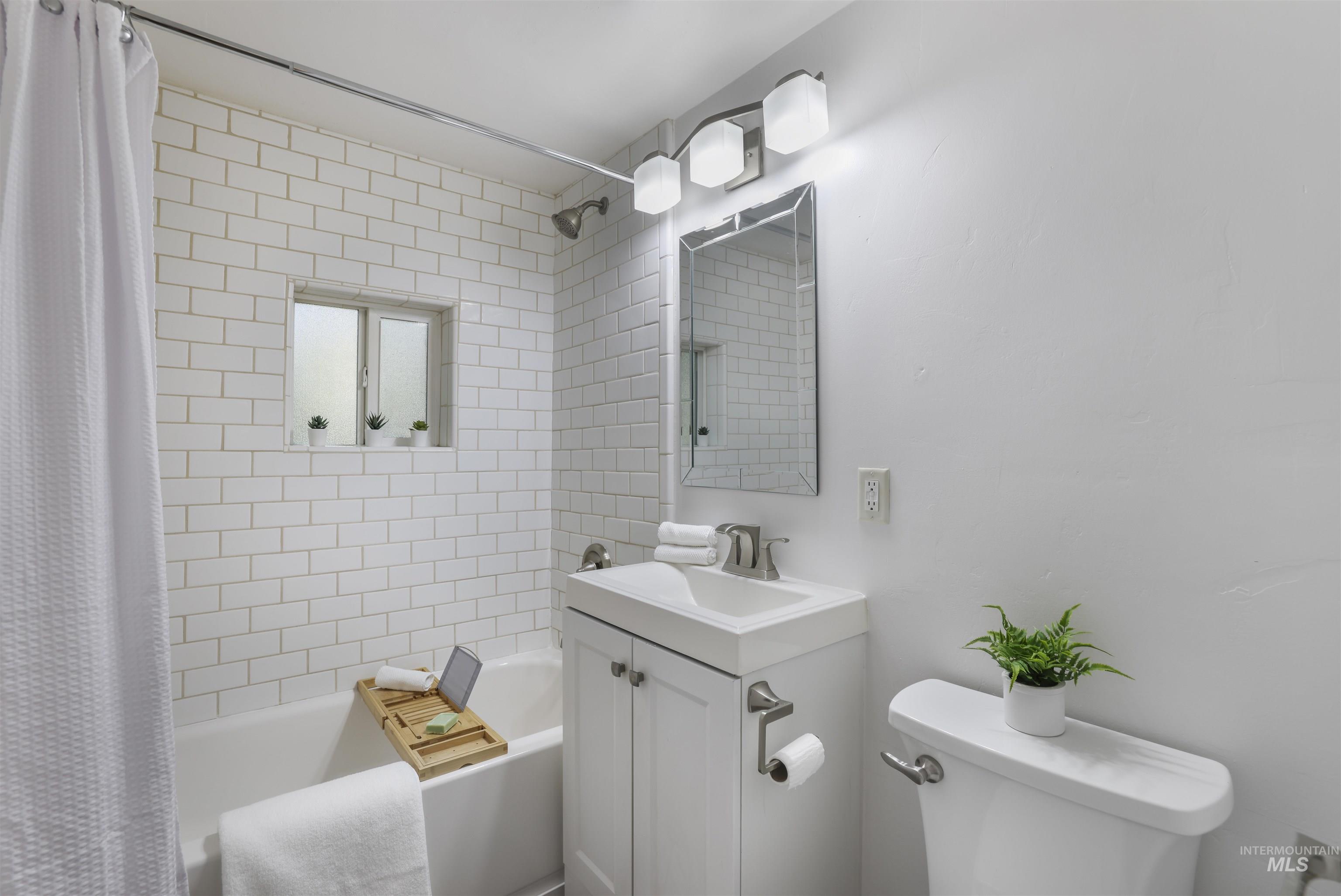 231 E Reed Street, Hagerman, Idaho 83332, 2 Bedrooms, 1 Bathroom, Residential For Sale, Price $219,900,MLS 98973888