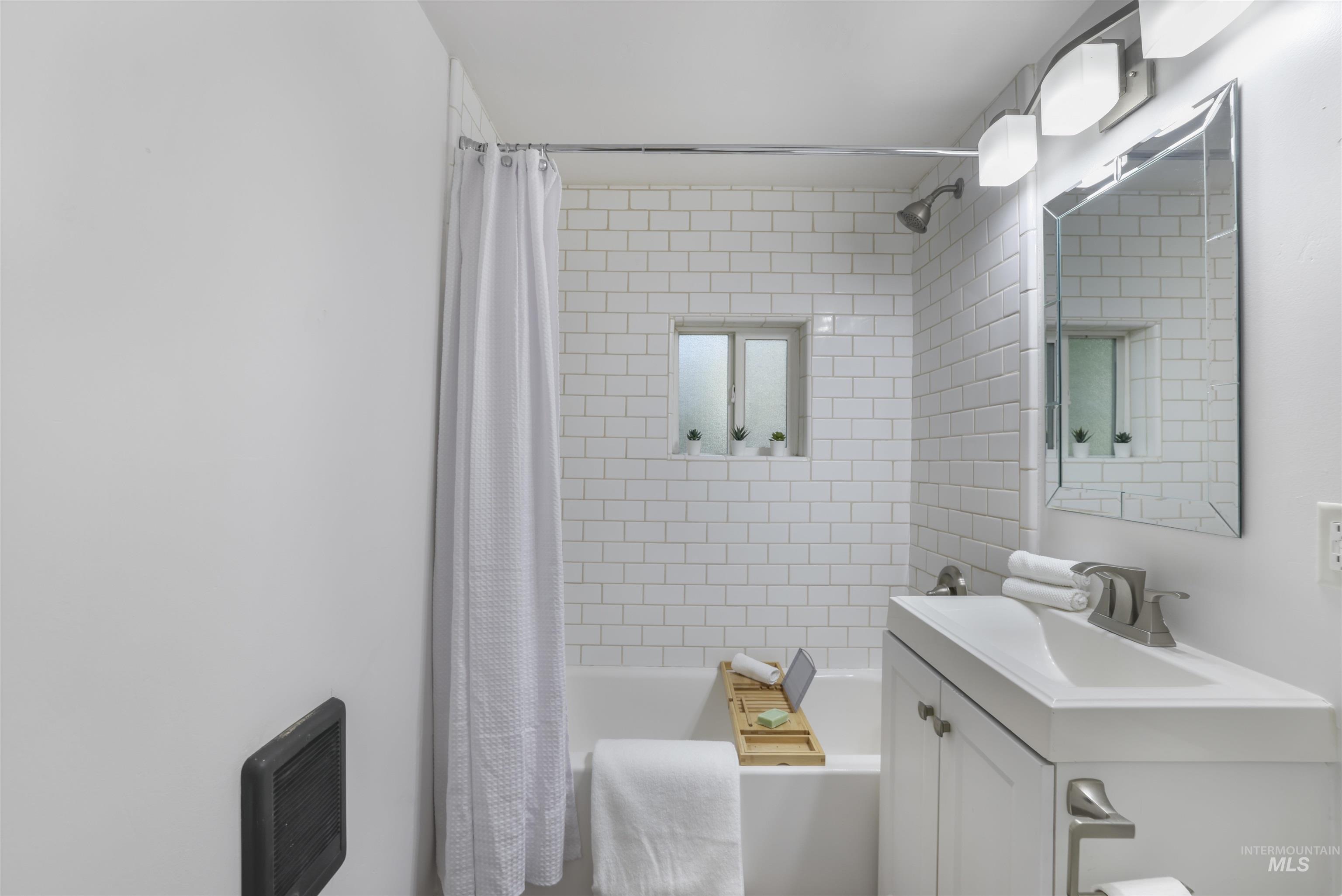 231 E Reed Street, Hagerman, Idaho 83332, 2 Bedrooms, 1 Bathroom, Residential For Sale, Price $219,900,MLS 98973888