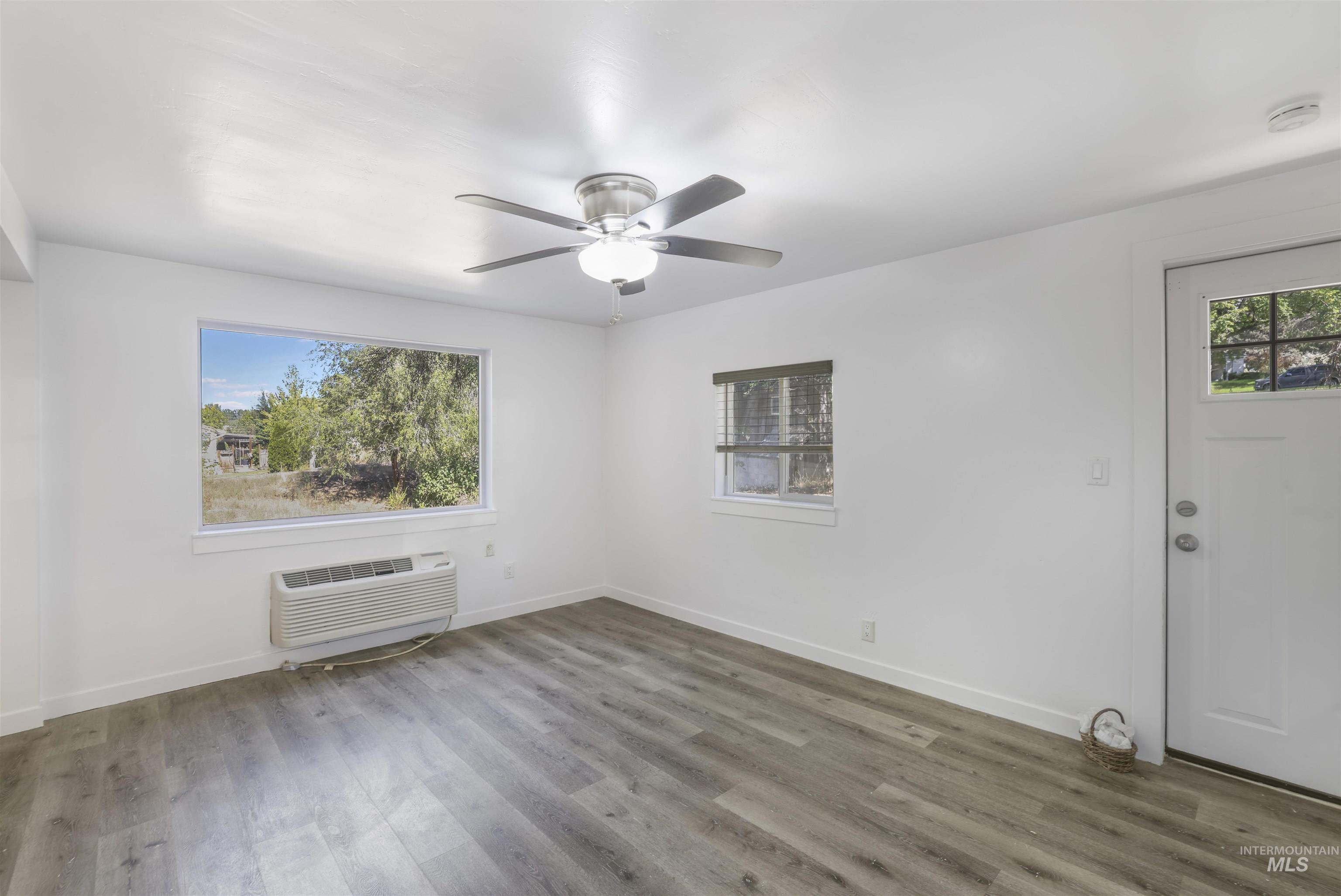 231 E Reed Street, Hagerman, Idaho 83332, 2 Bedrooms, 1 Bathroom, Residential For Sale, Price $219,900,MLS 98973888