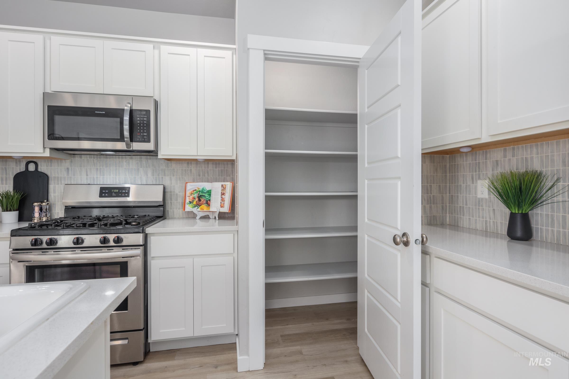 1127 N World Cup Ln, Eagle, Idaho 83616-6189, 3 Bedrooms, 2.5 Bathrooms, Residential For Sale, Price $415,000, 98973890